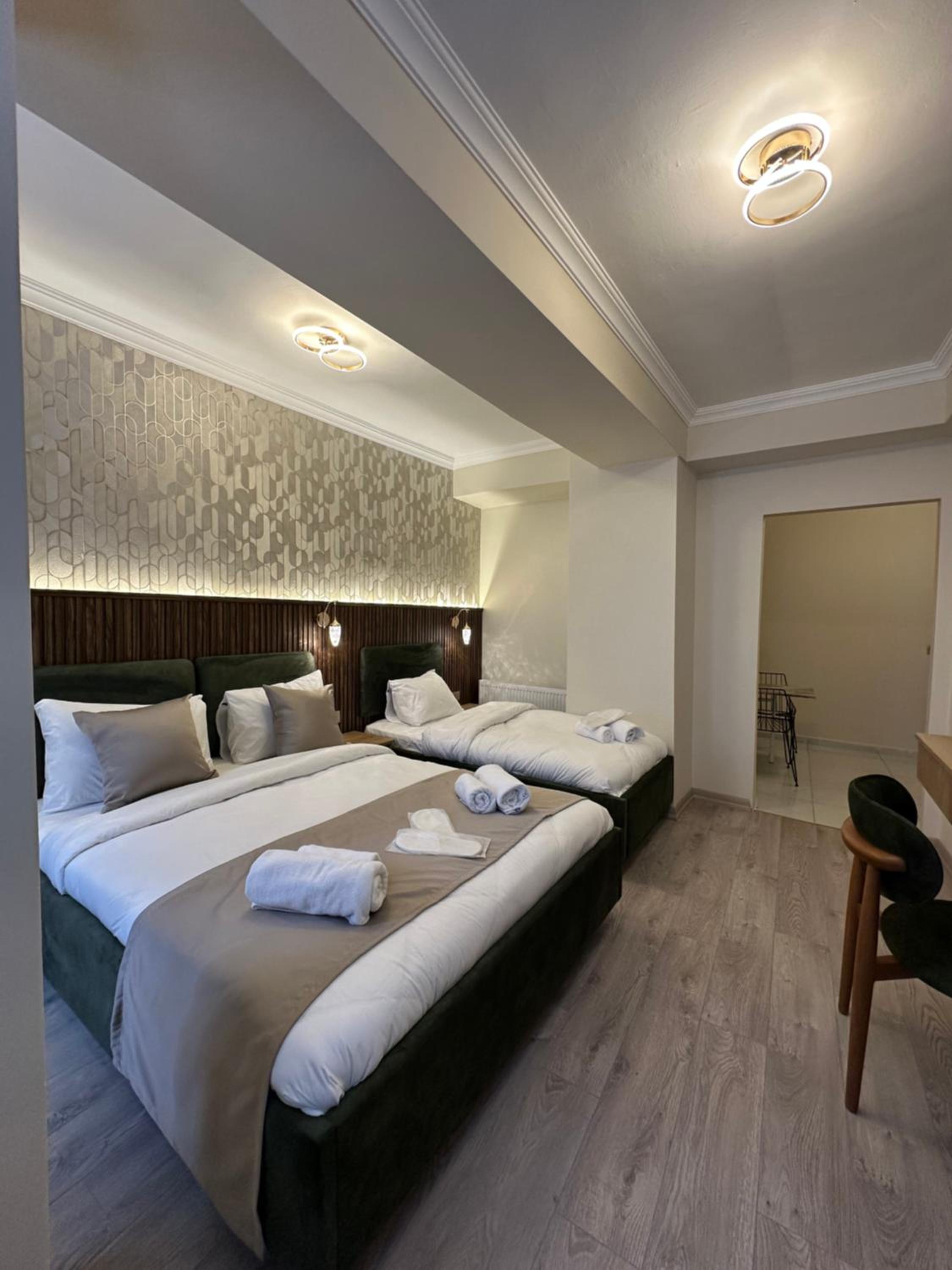 Economy Triple Room photo 3