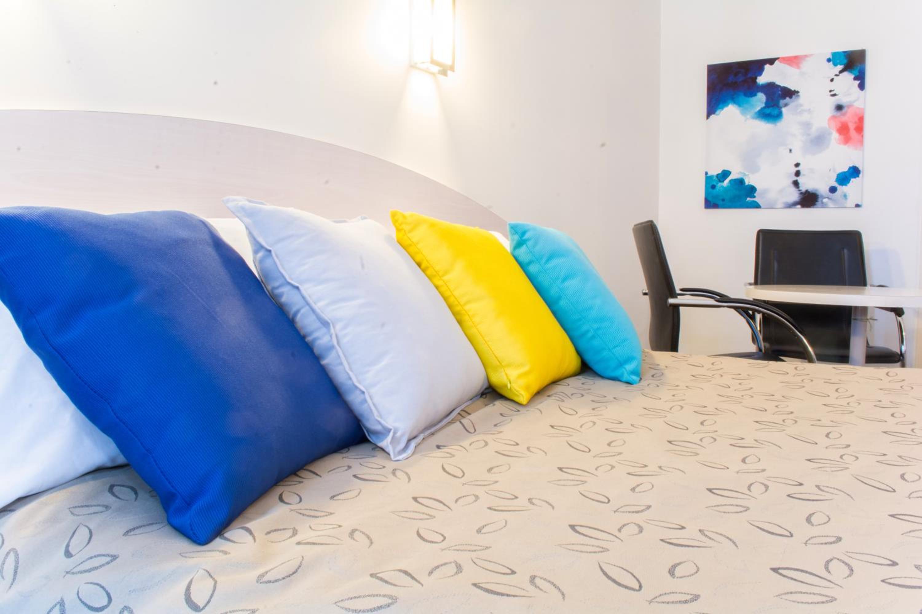 Standard Queen Room - Photo 8