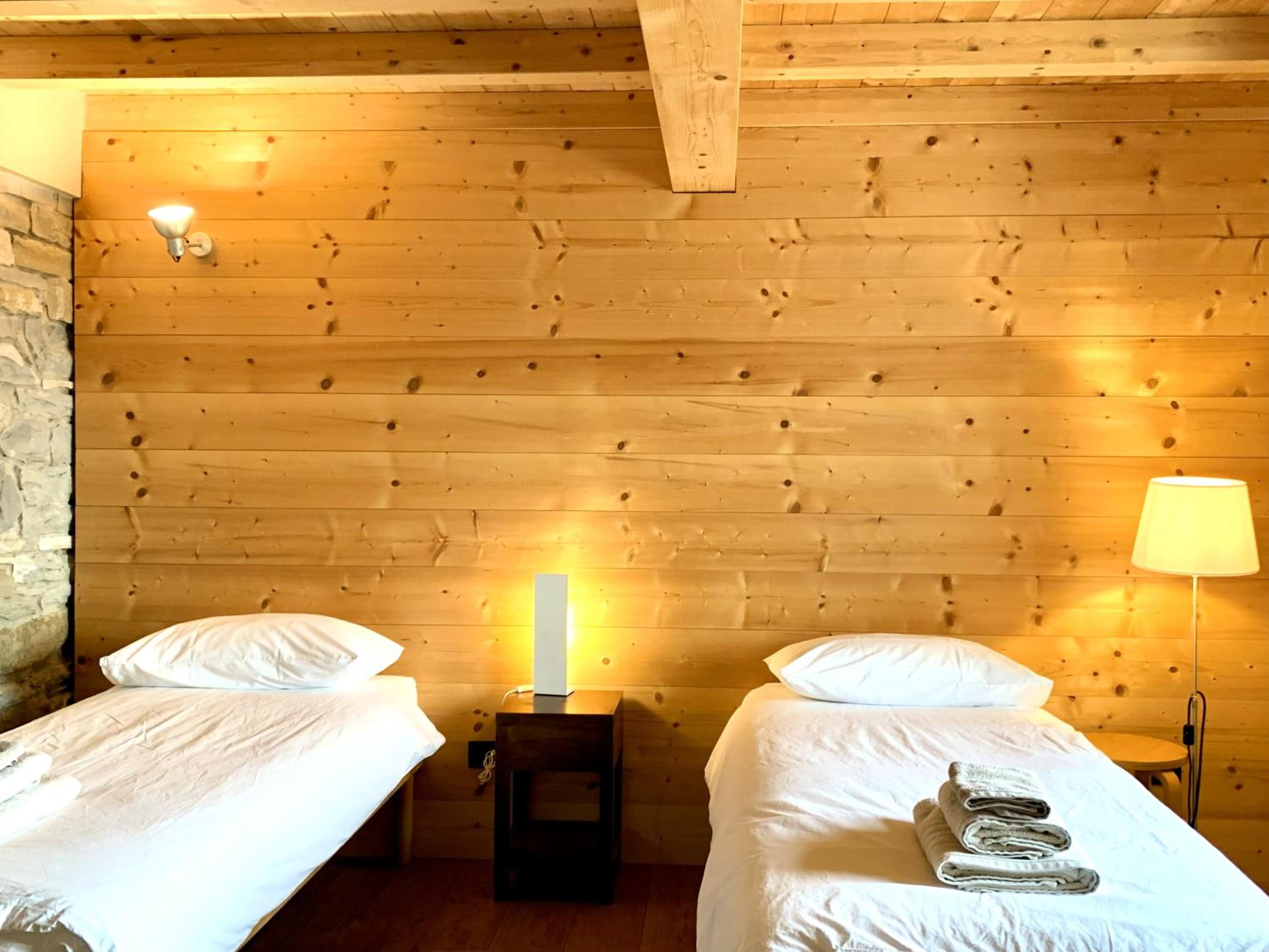 Deluxe Double Room (2 Adults + 1 Child) photo 3