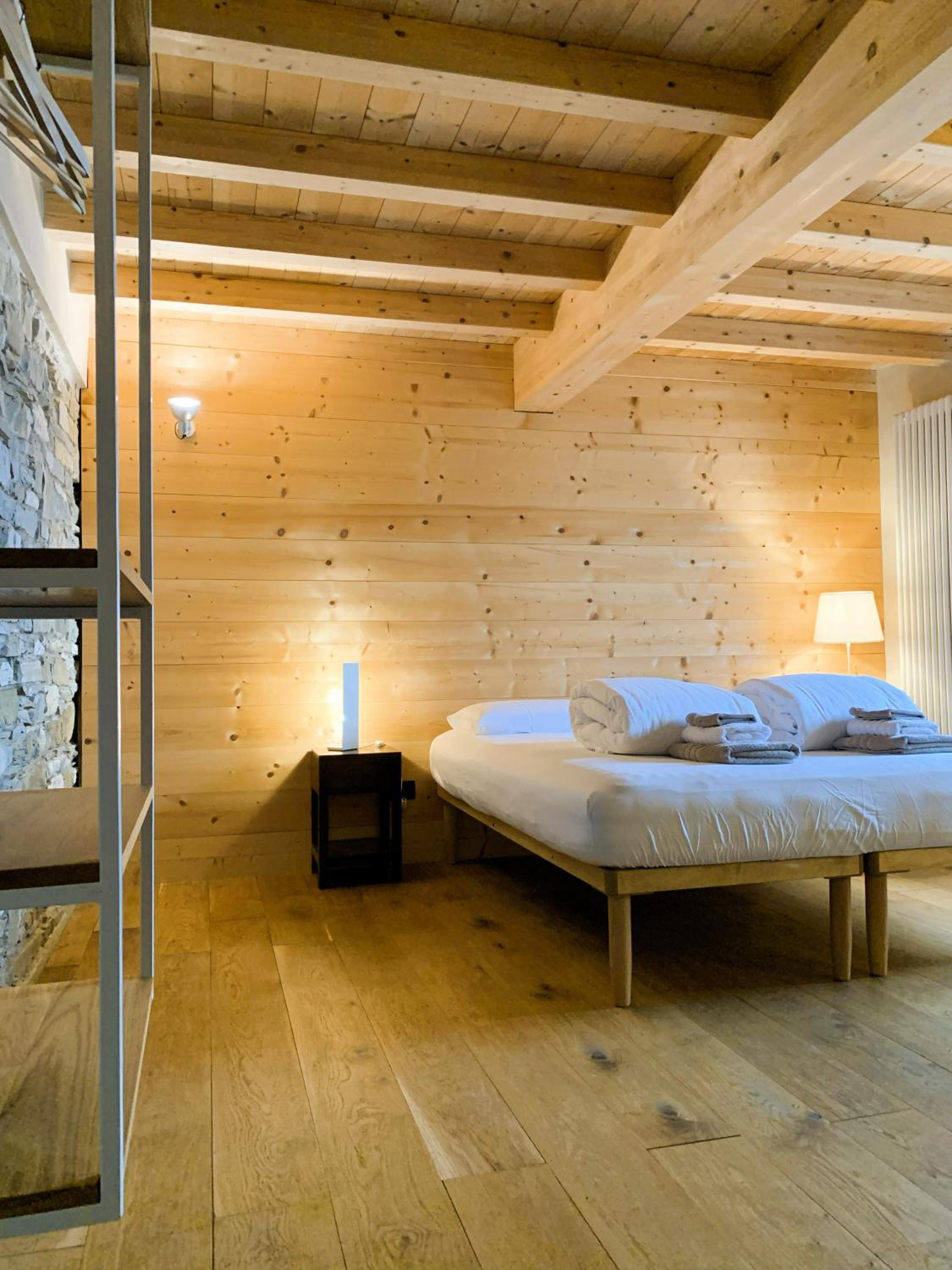 Deluxe Double Room (2 Adults + 1 Child) photo 1