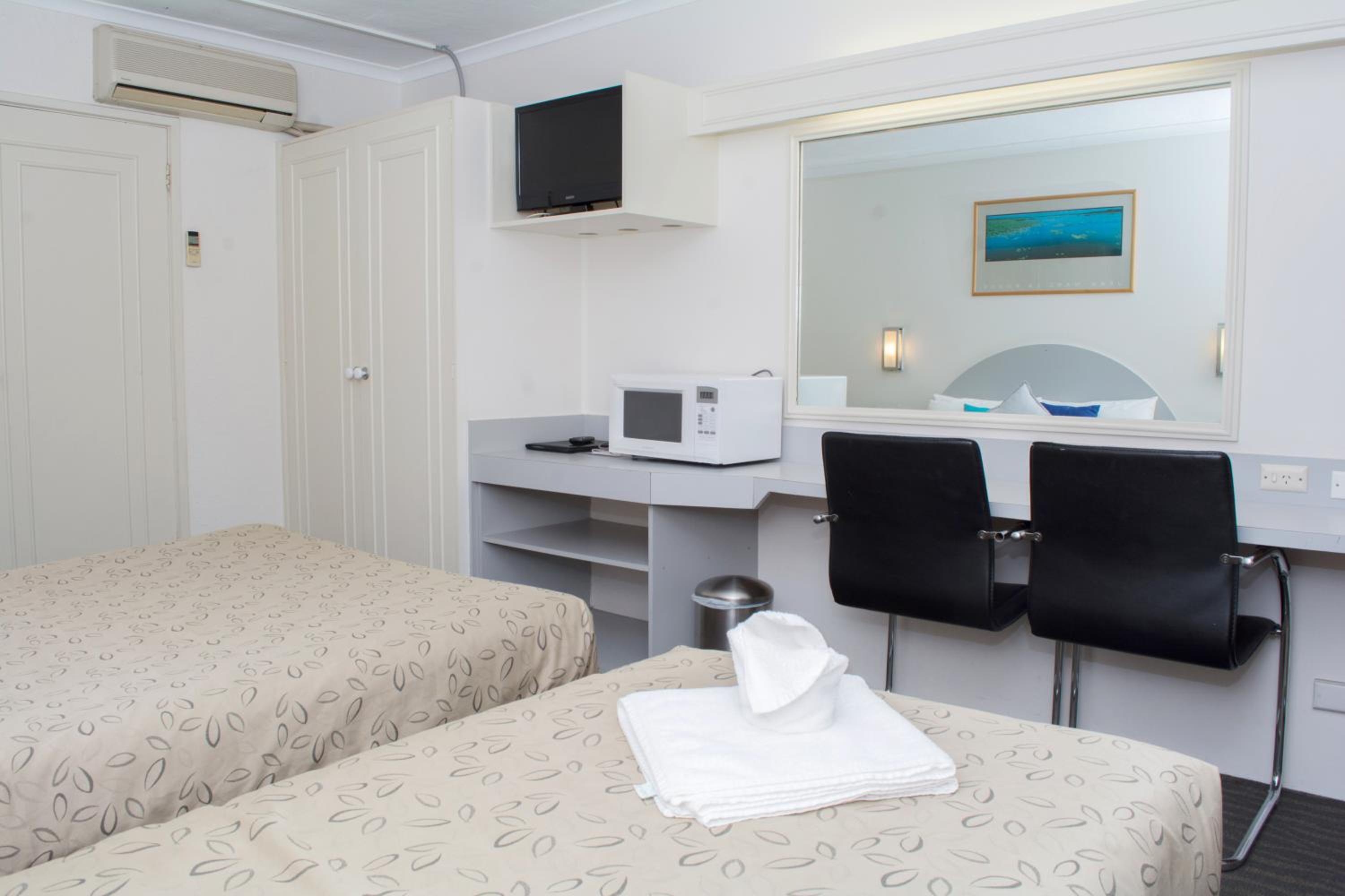 Standard Twin Room - Photo 10