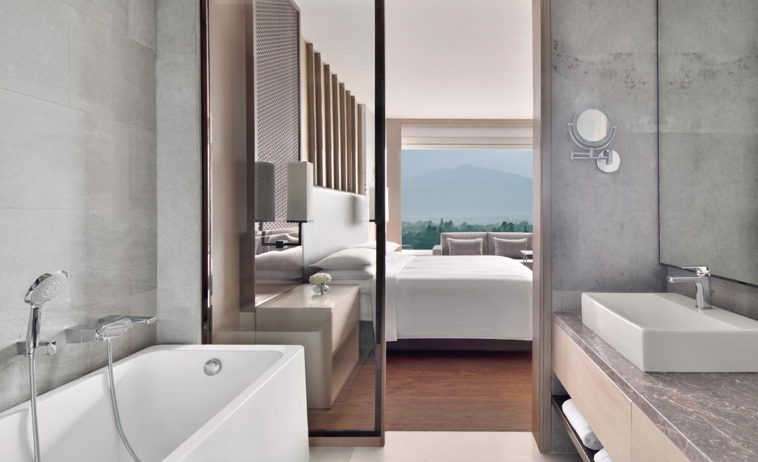 Premier King Room - Photo 2