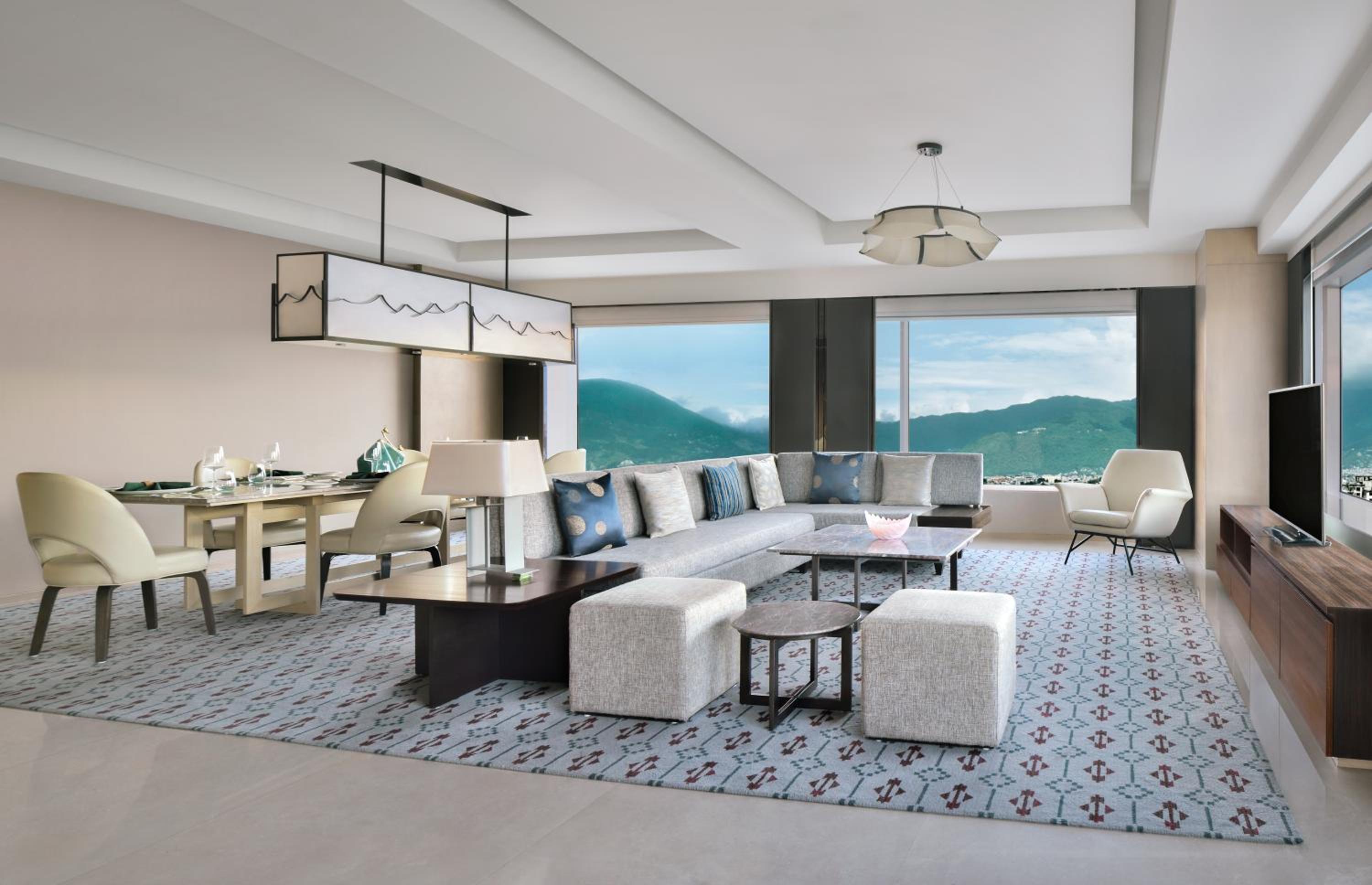 Presidential Suite with Club Lounge Access photo 3