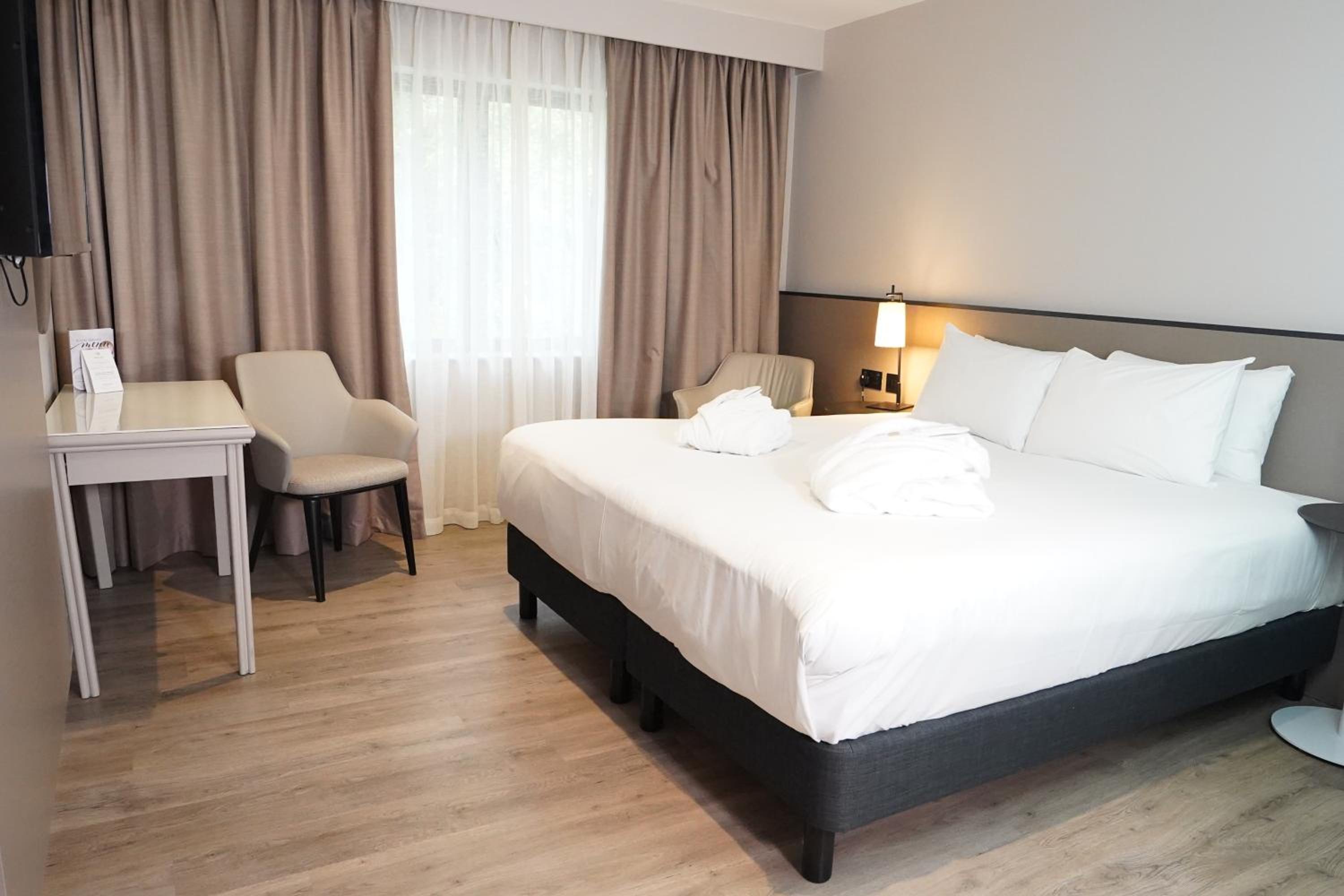 Deluxe King Room - High Floor