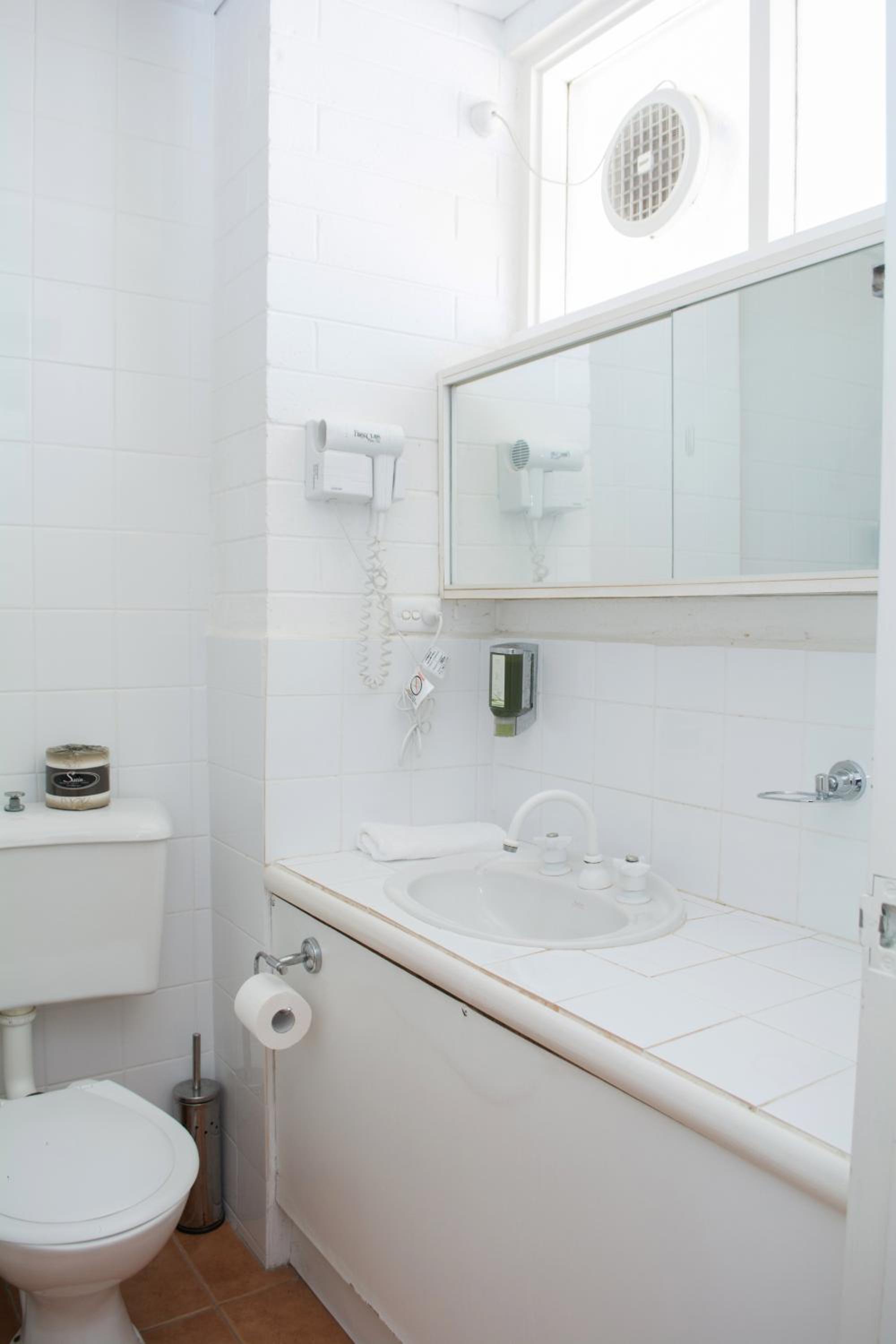 Standard Queen Room - Photo 10