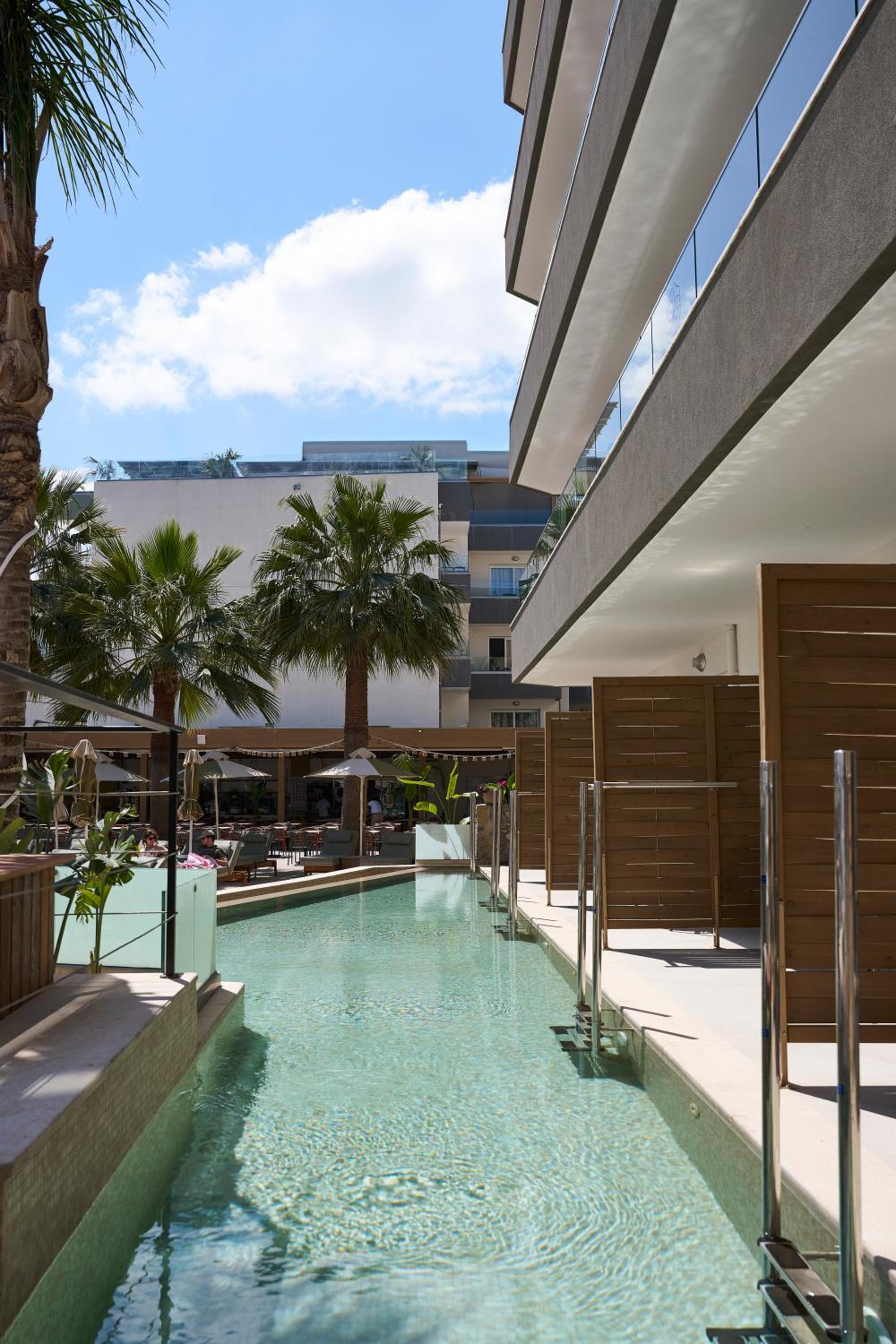 Premium Room Swim-Up photo 2