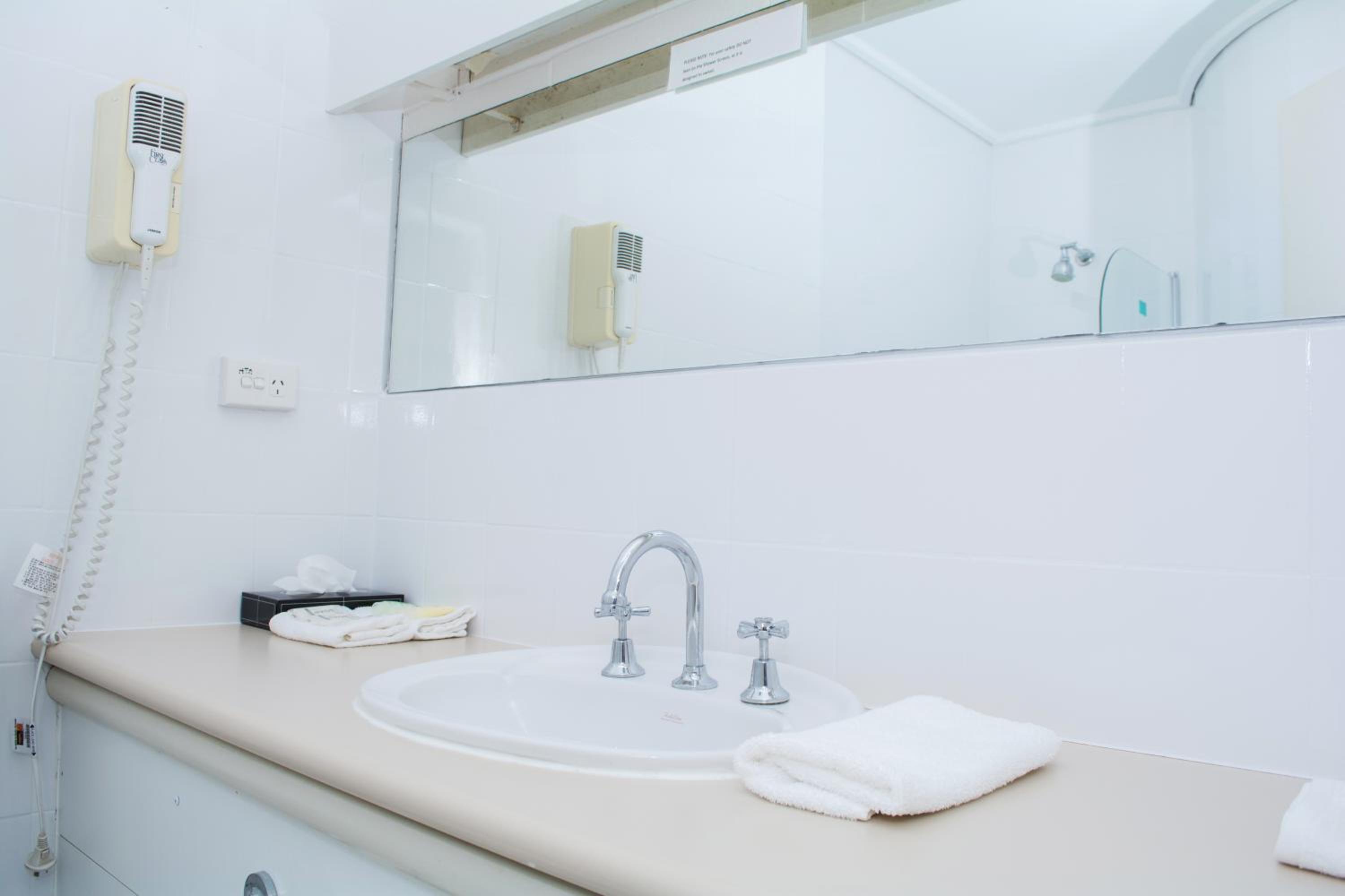 Standard Twin Room - Photo 6