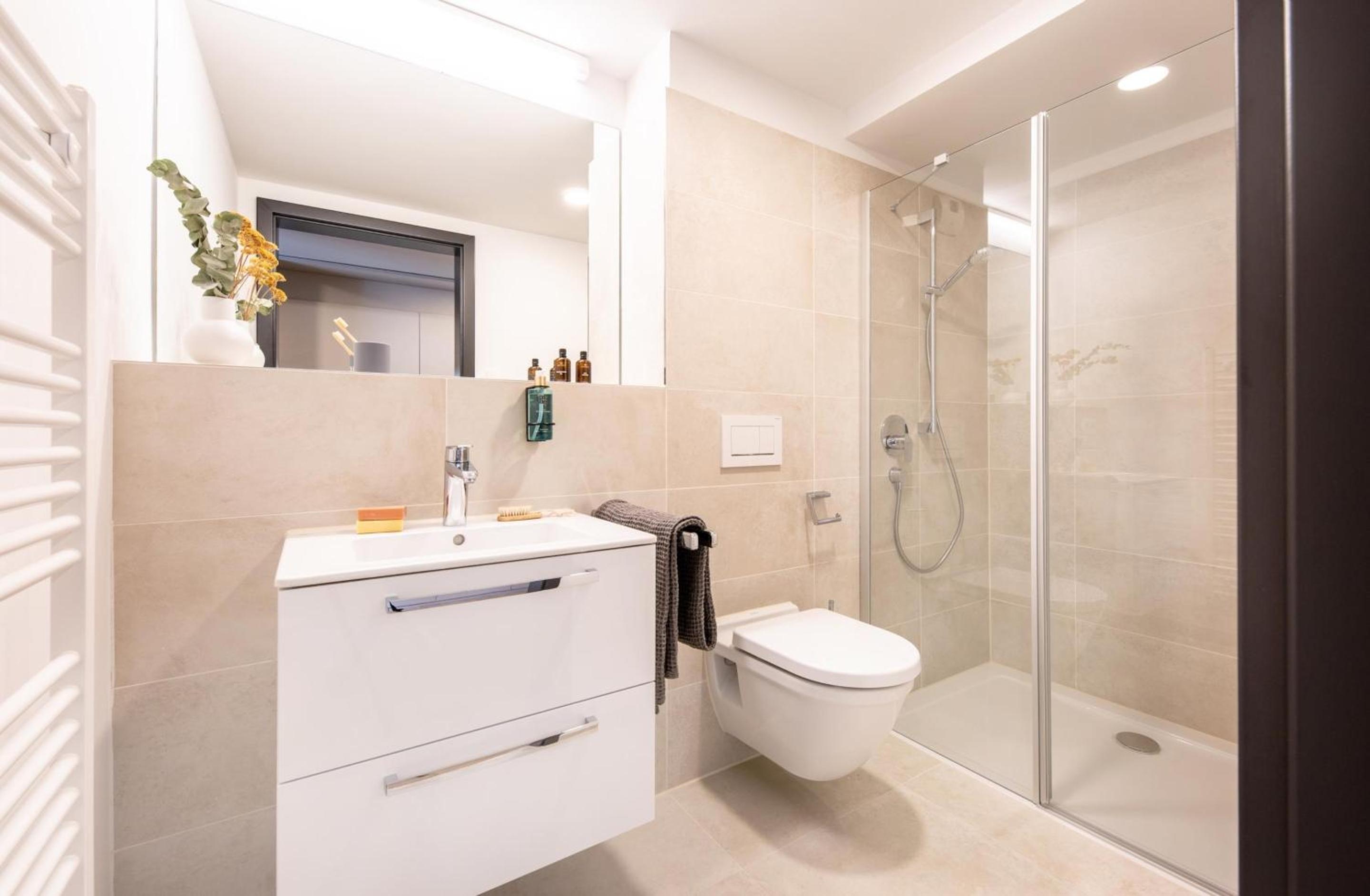 Smart Apartment with One Queen Bed and Balcony