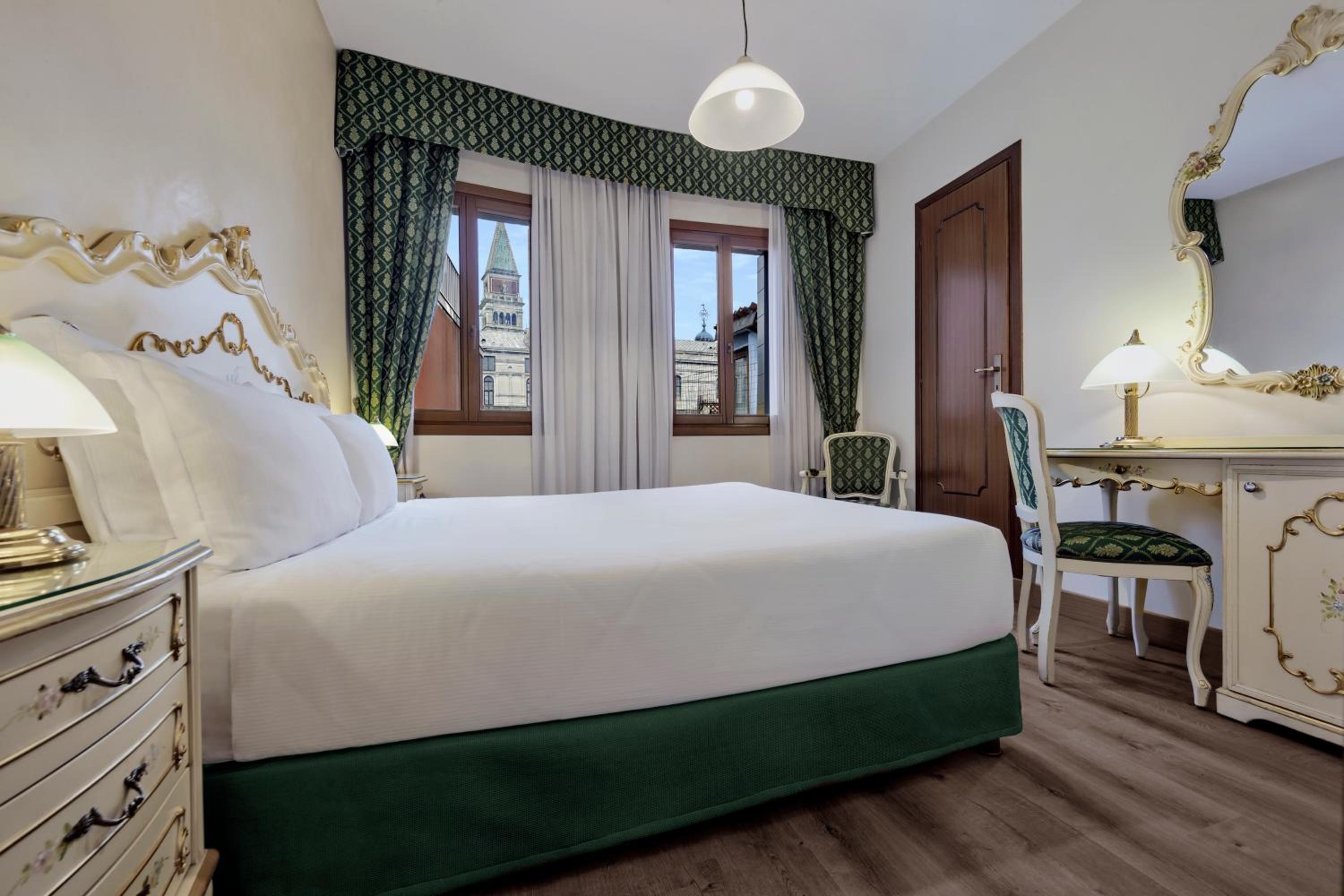 Double or Twin Room with City View photo 1