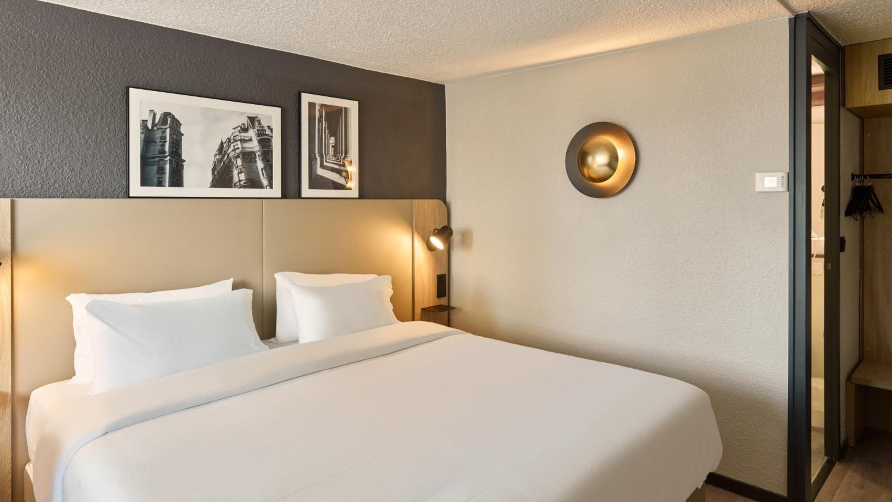 Superior Room - 1 King Bed photo 2
