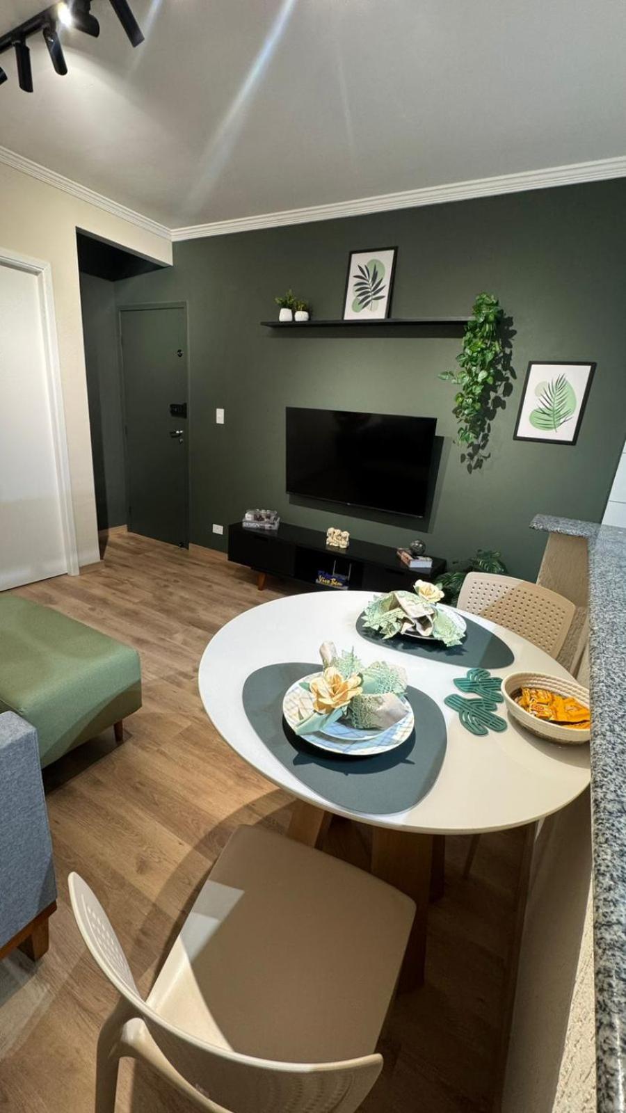 Deluxe One-Bedroom Apartment with City View photo 2