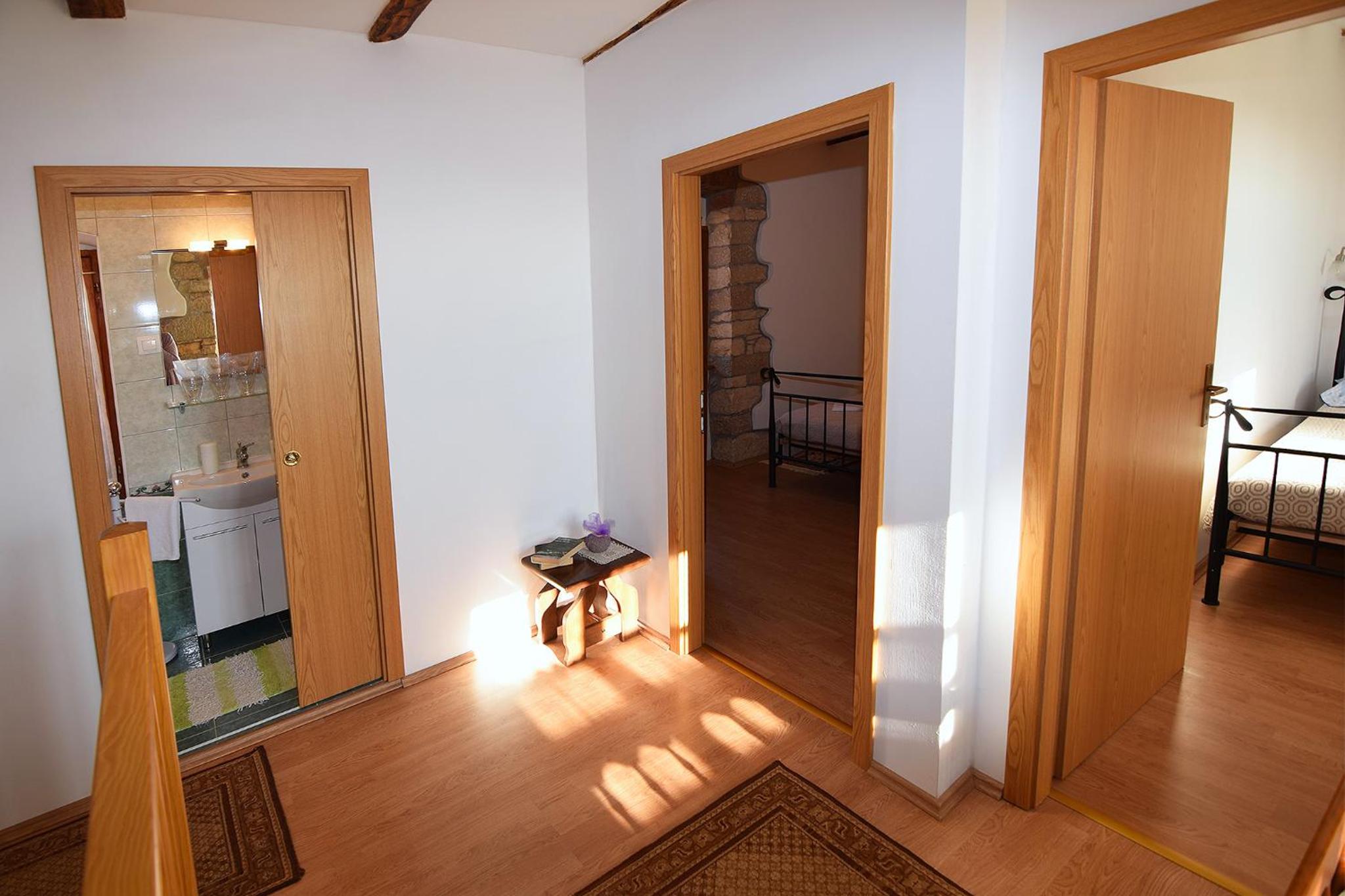Apartment - Split Level photo 3