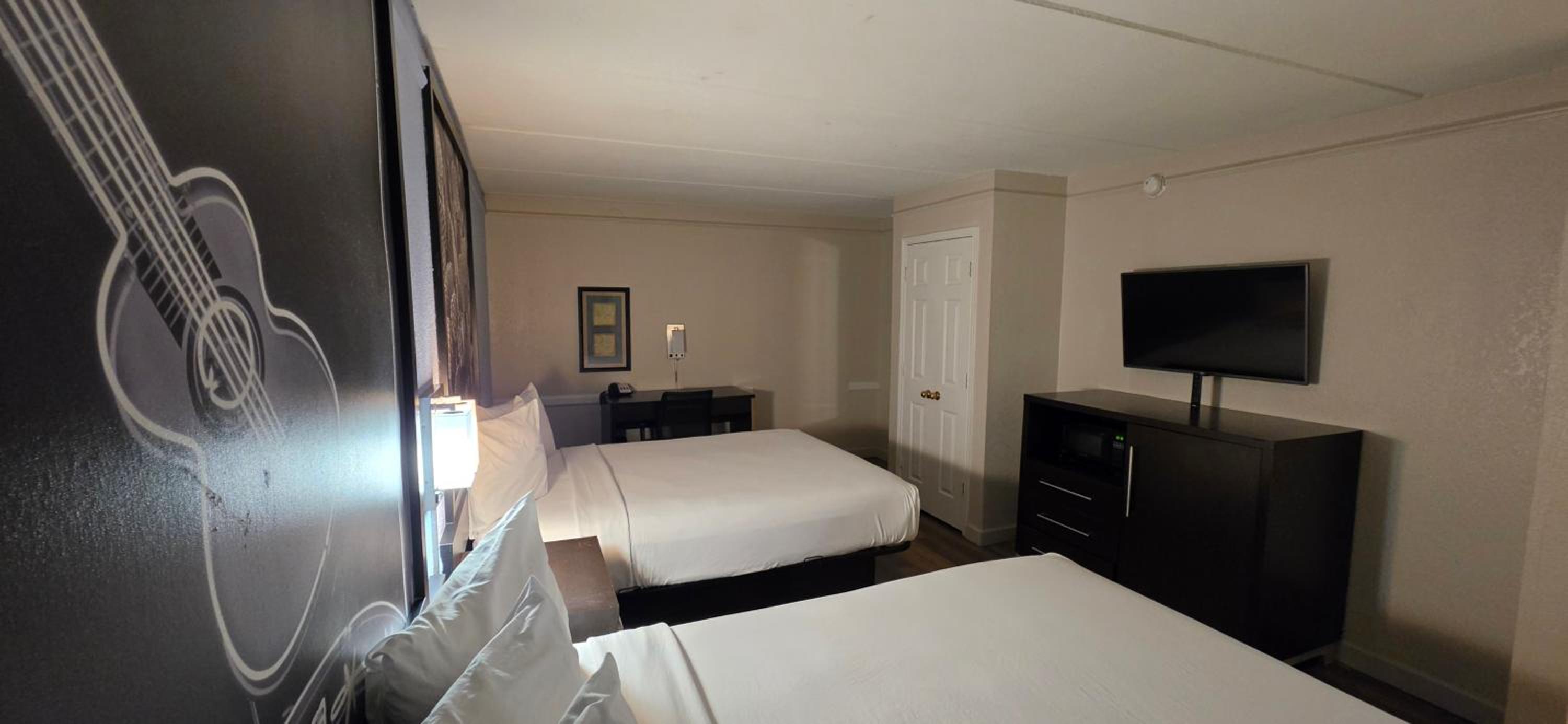 Suite with Two Queen Beds - Non-Smoking - Photo 3