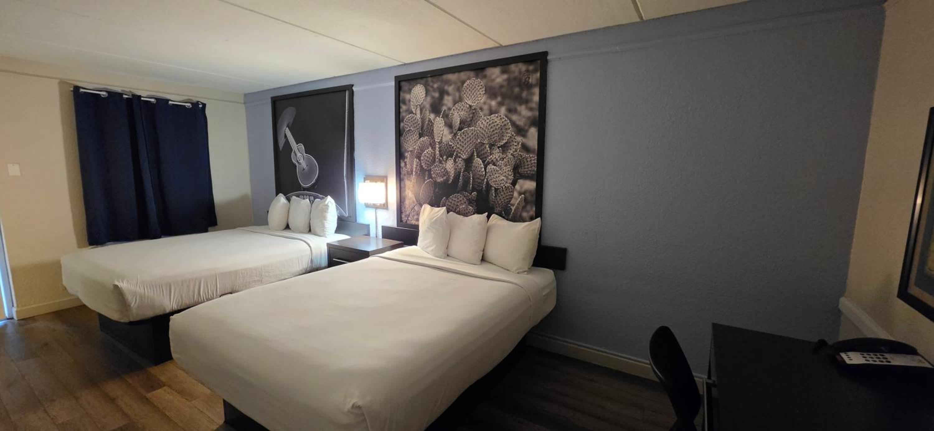 Suite with Two Queen Beds - Non-Smoking - Photo 5