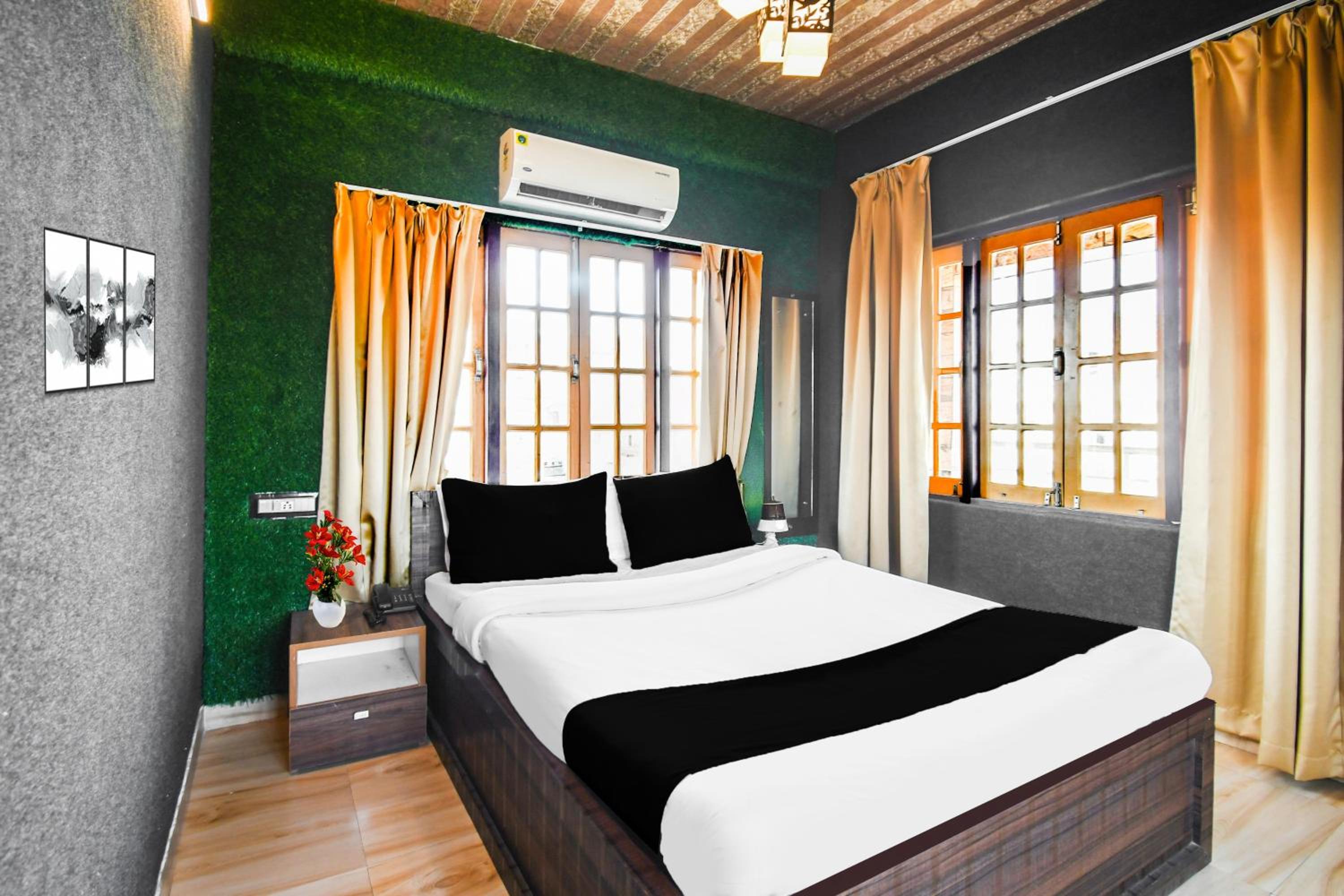 Deluxe Double Room with Balcony