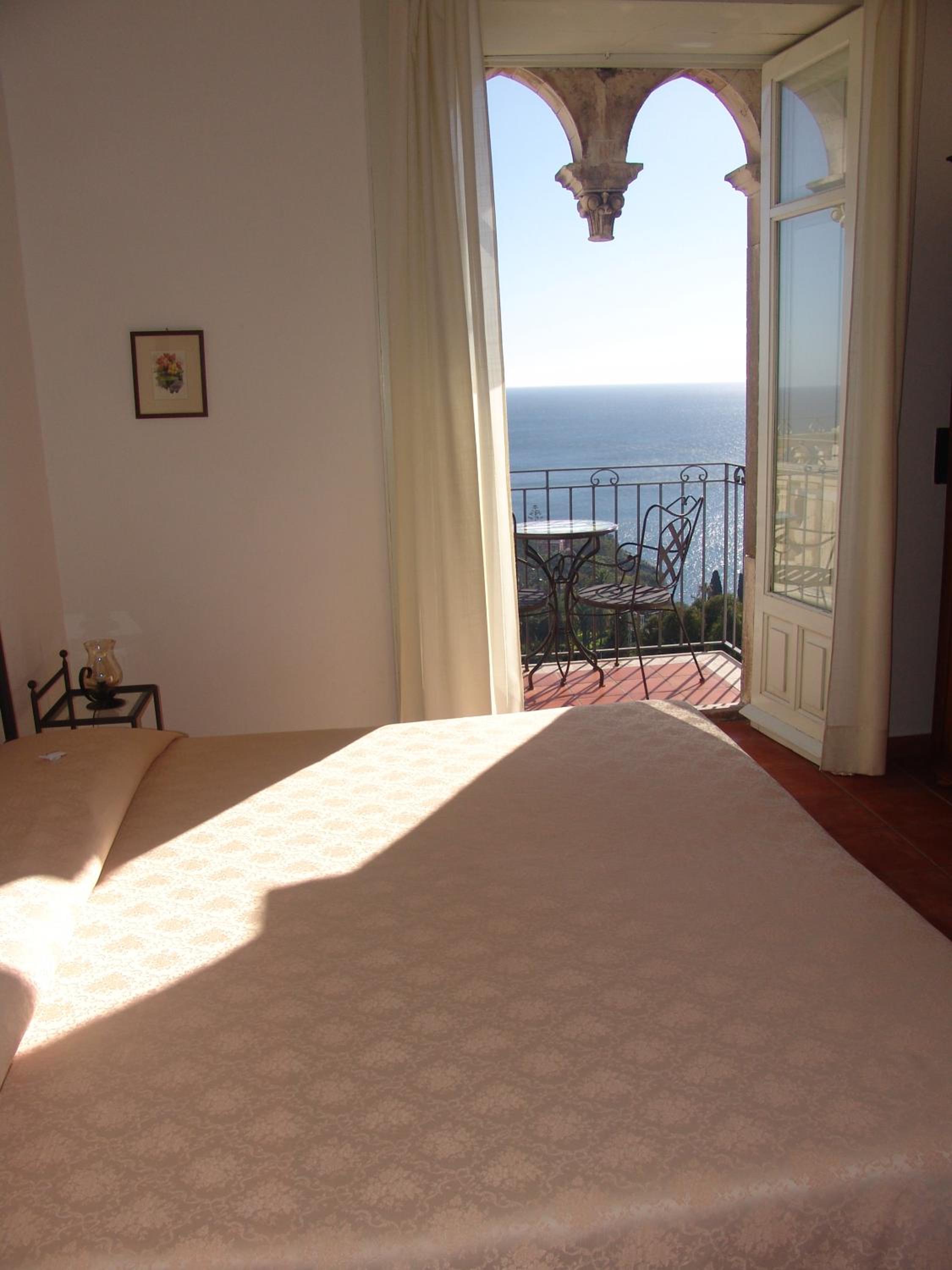 Double Room with Terrace and Sea View - Photo 10