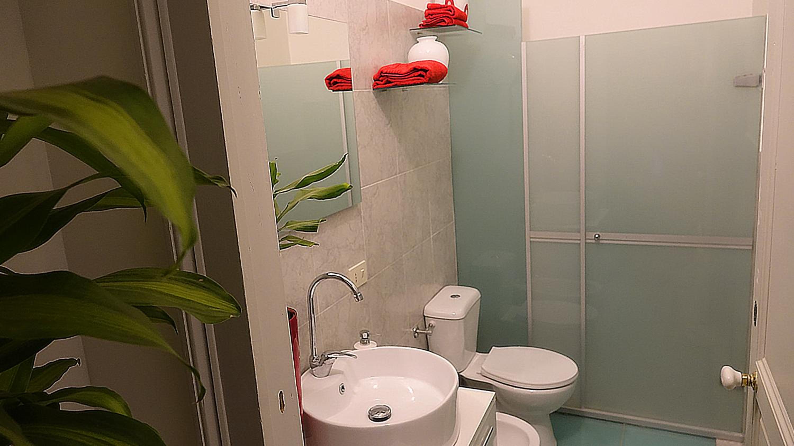 Double Room with Private External Bathroom - Photo 10