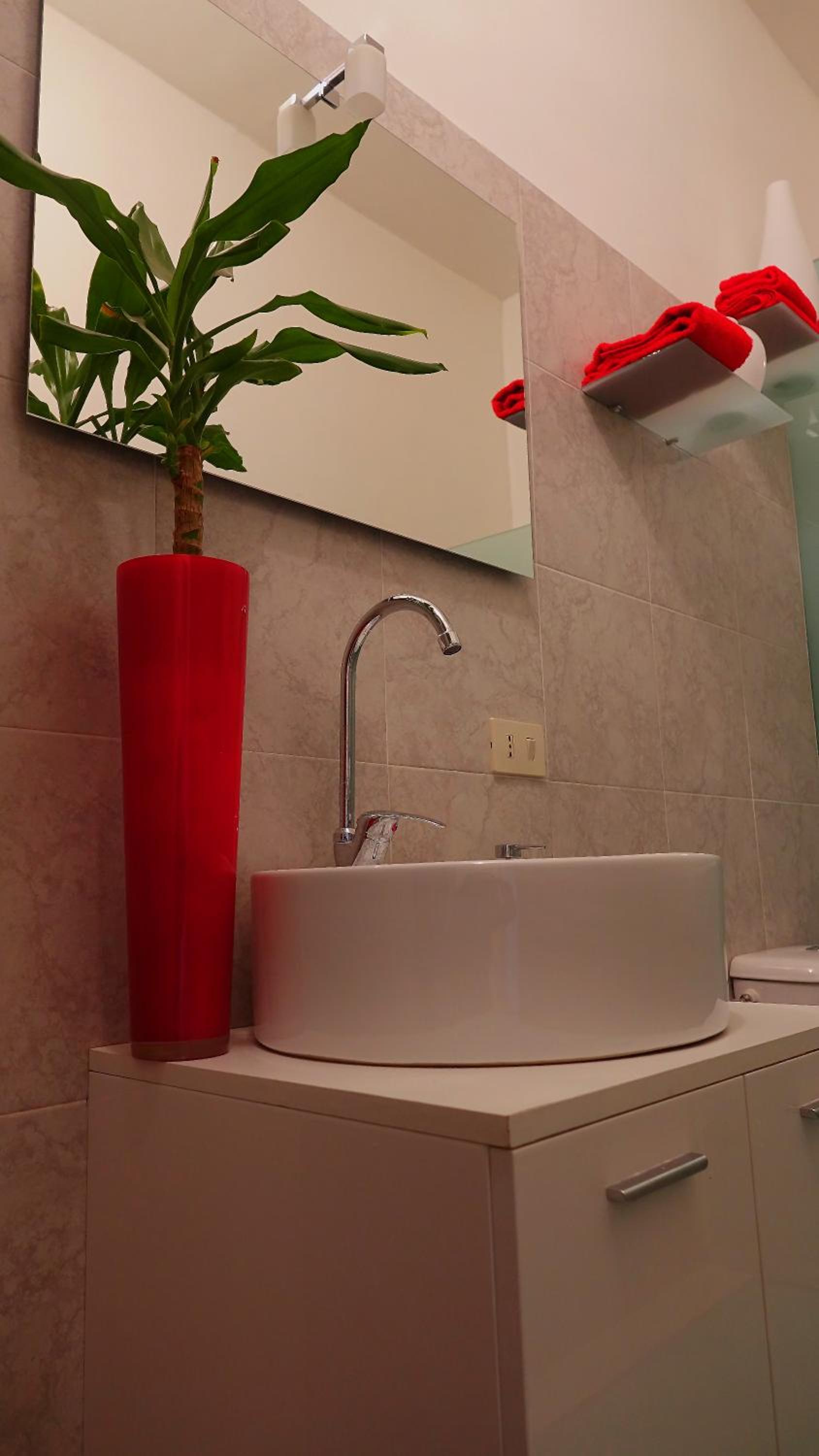 Double Room with Private External Bathroom - Photo 16