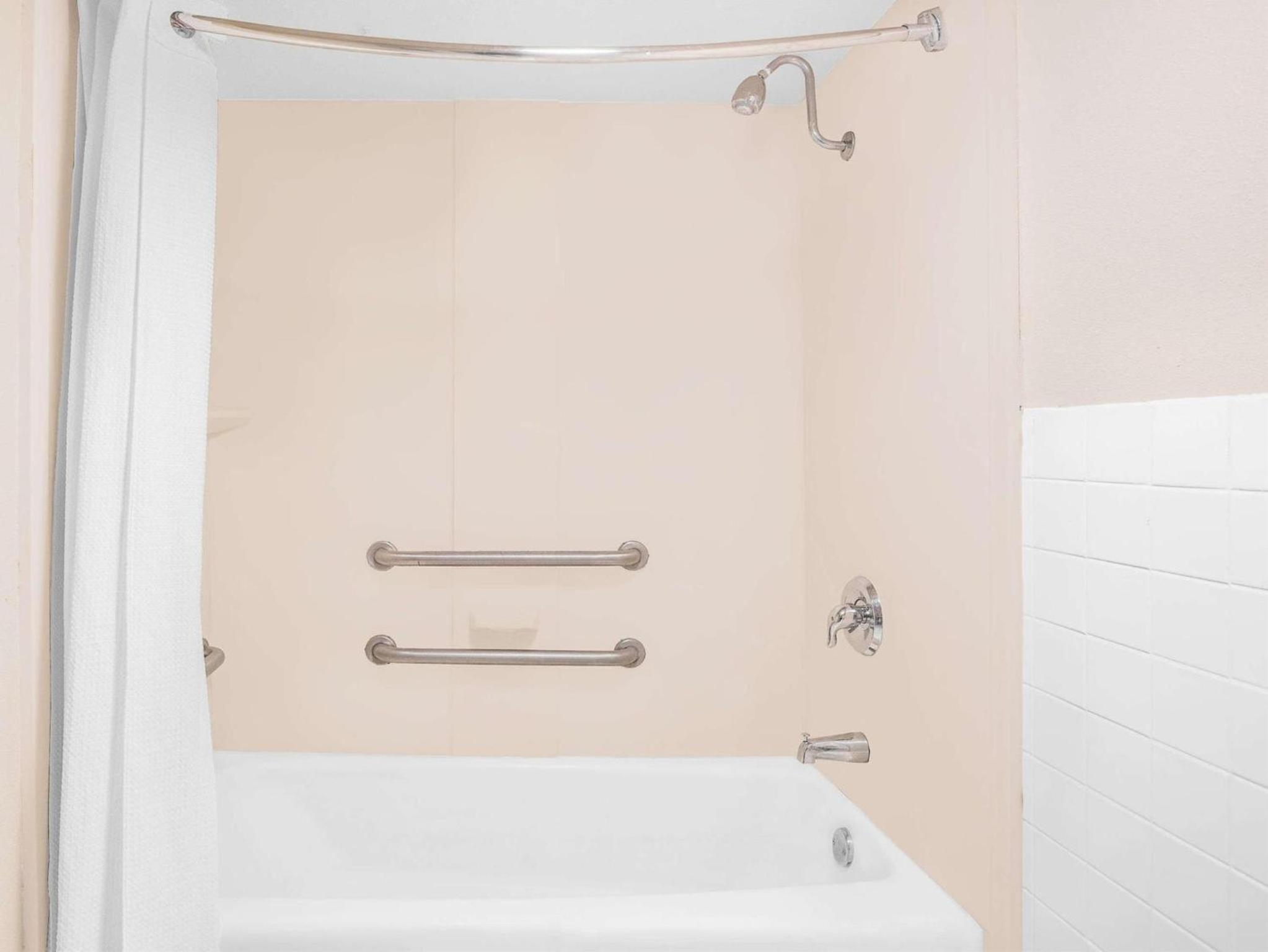 King Room - Disability Access/Non Smoking  - Photo 4