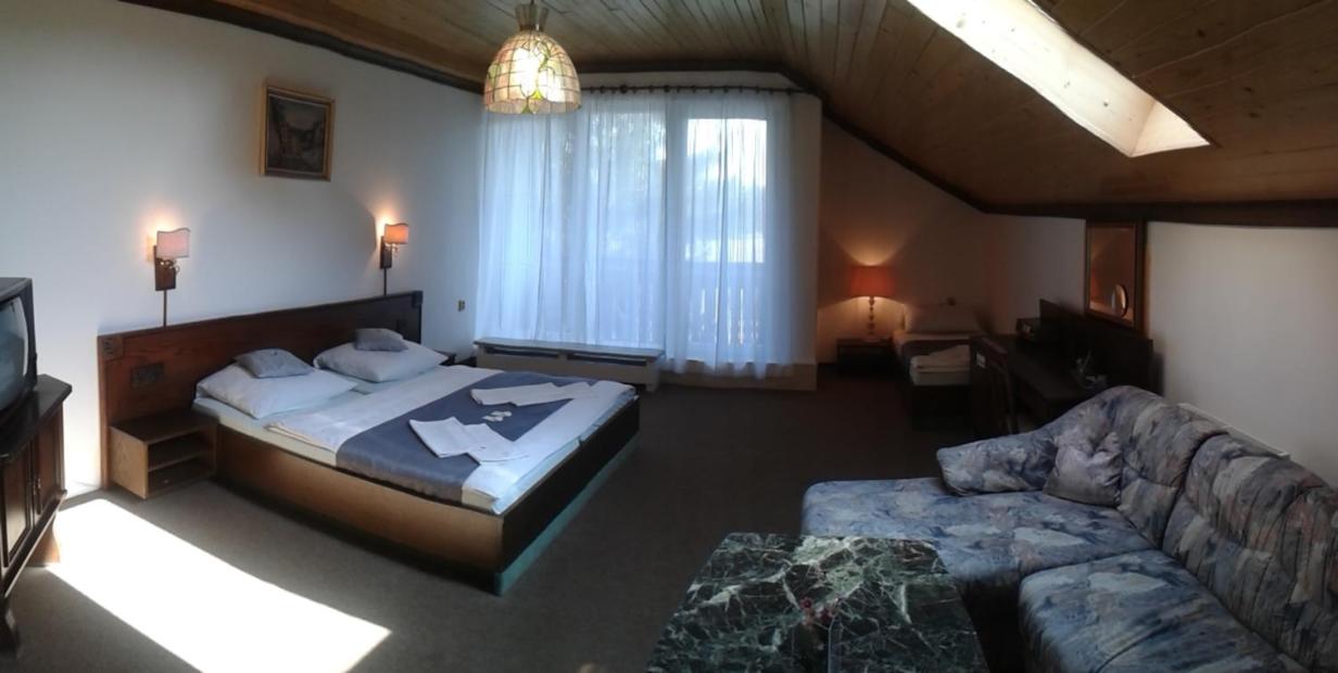 Quadruple Room with Balcony photo 2