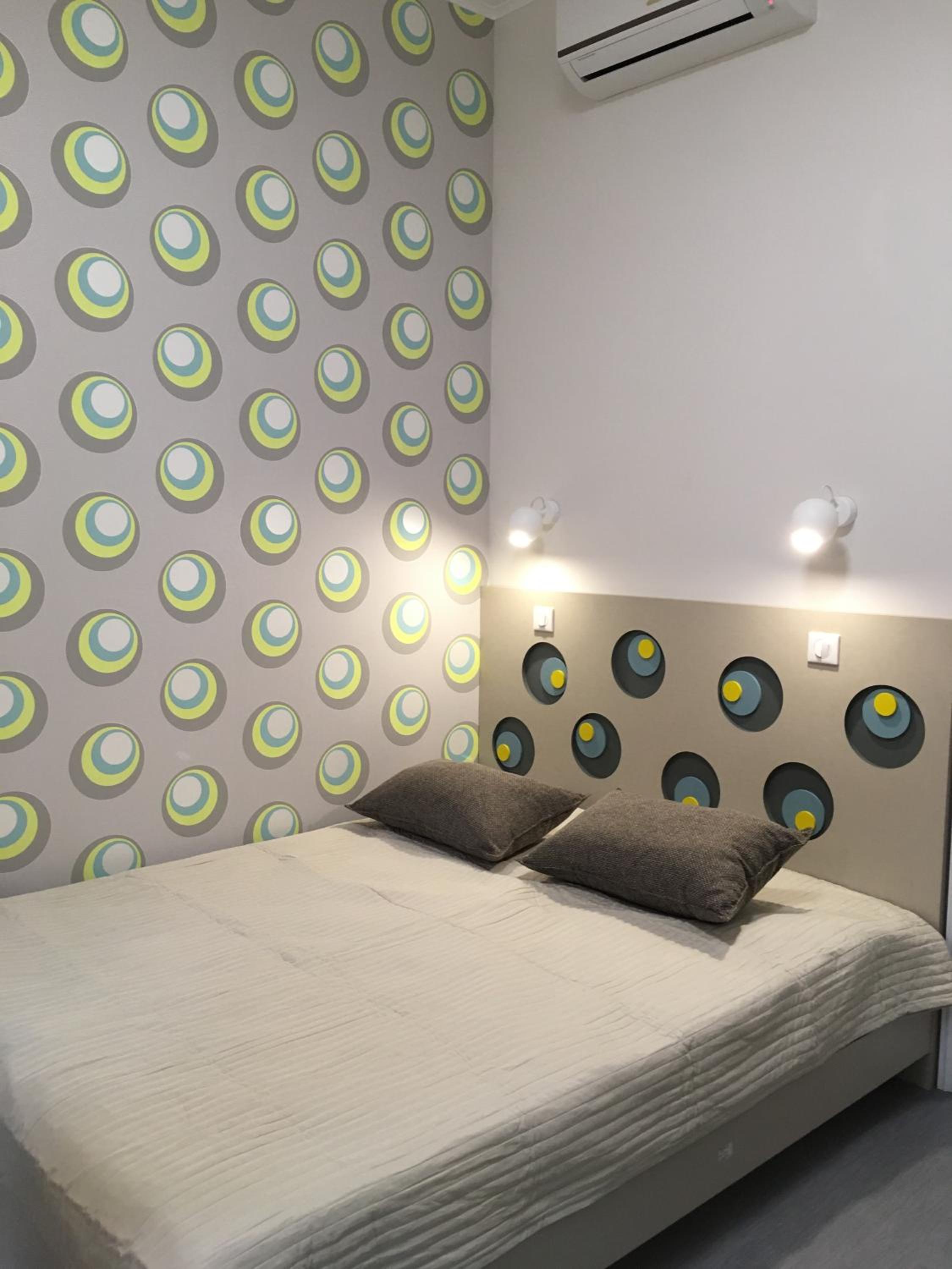Studio Apartment thumbnail 6