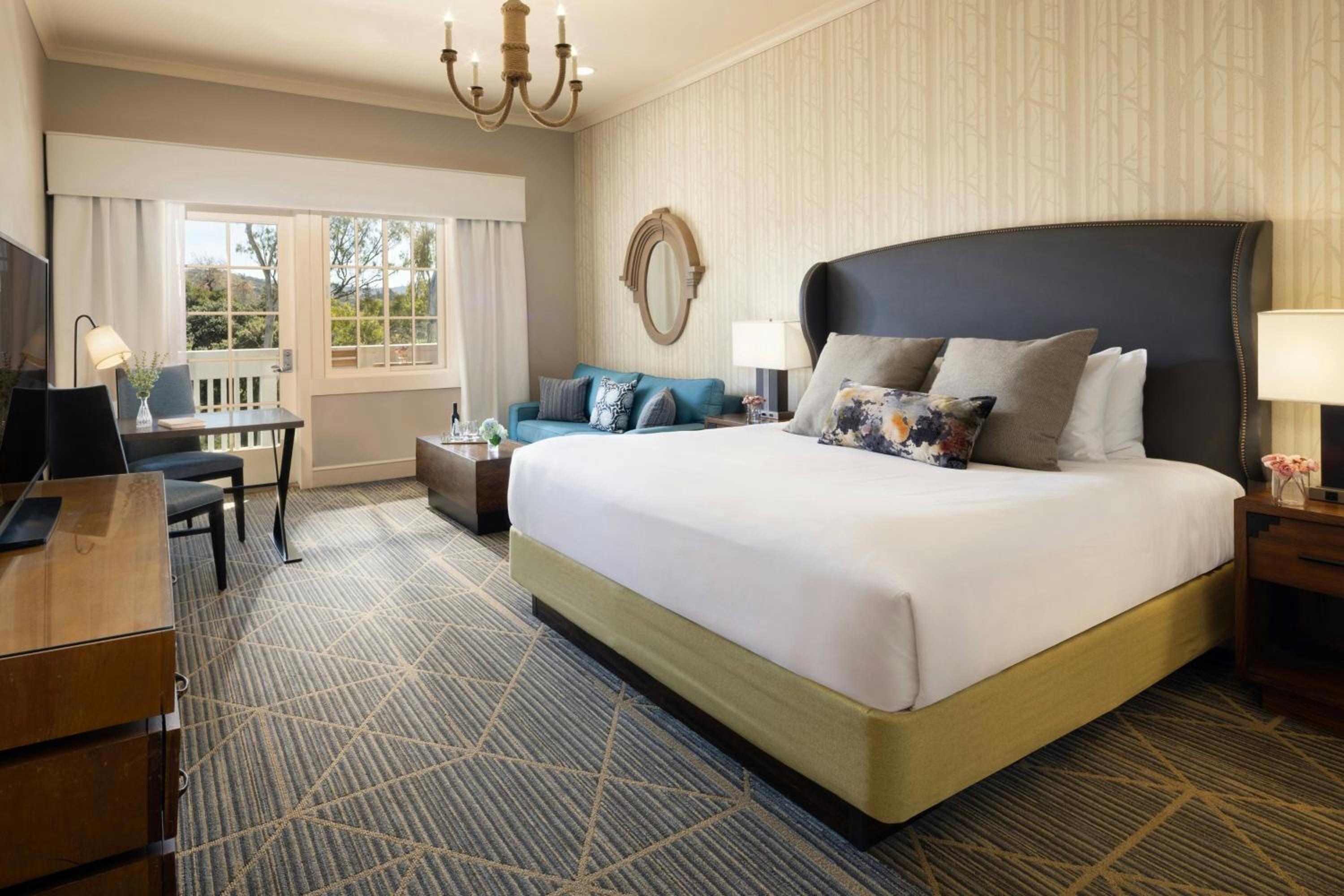 Luxury King Room with Sofa Bed and Balcony - River View