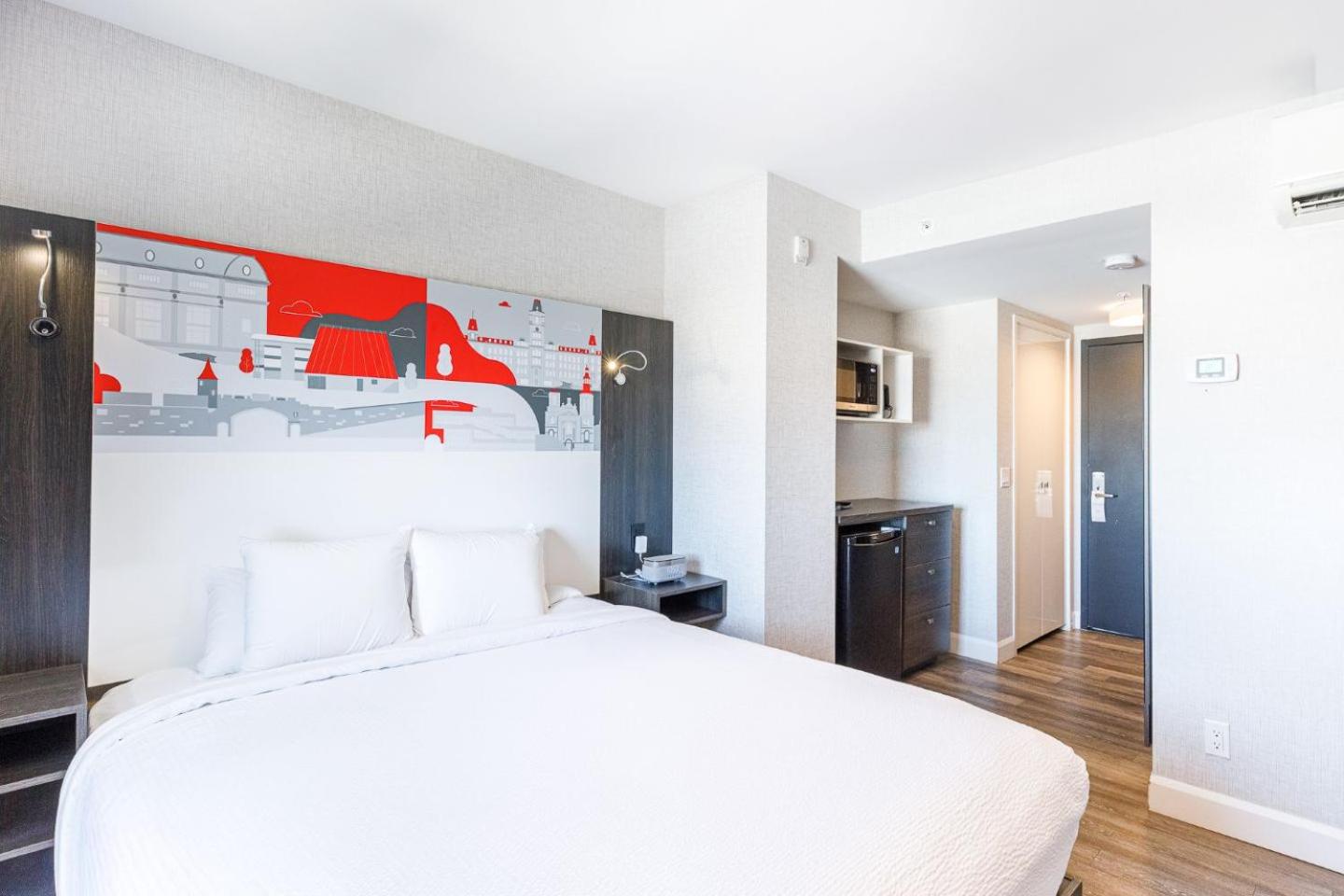 Standard Room, 1 Queen Bed and 1 Queen Murphy Bed
