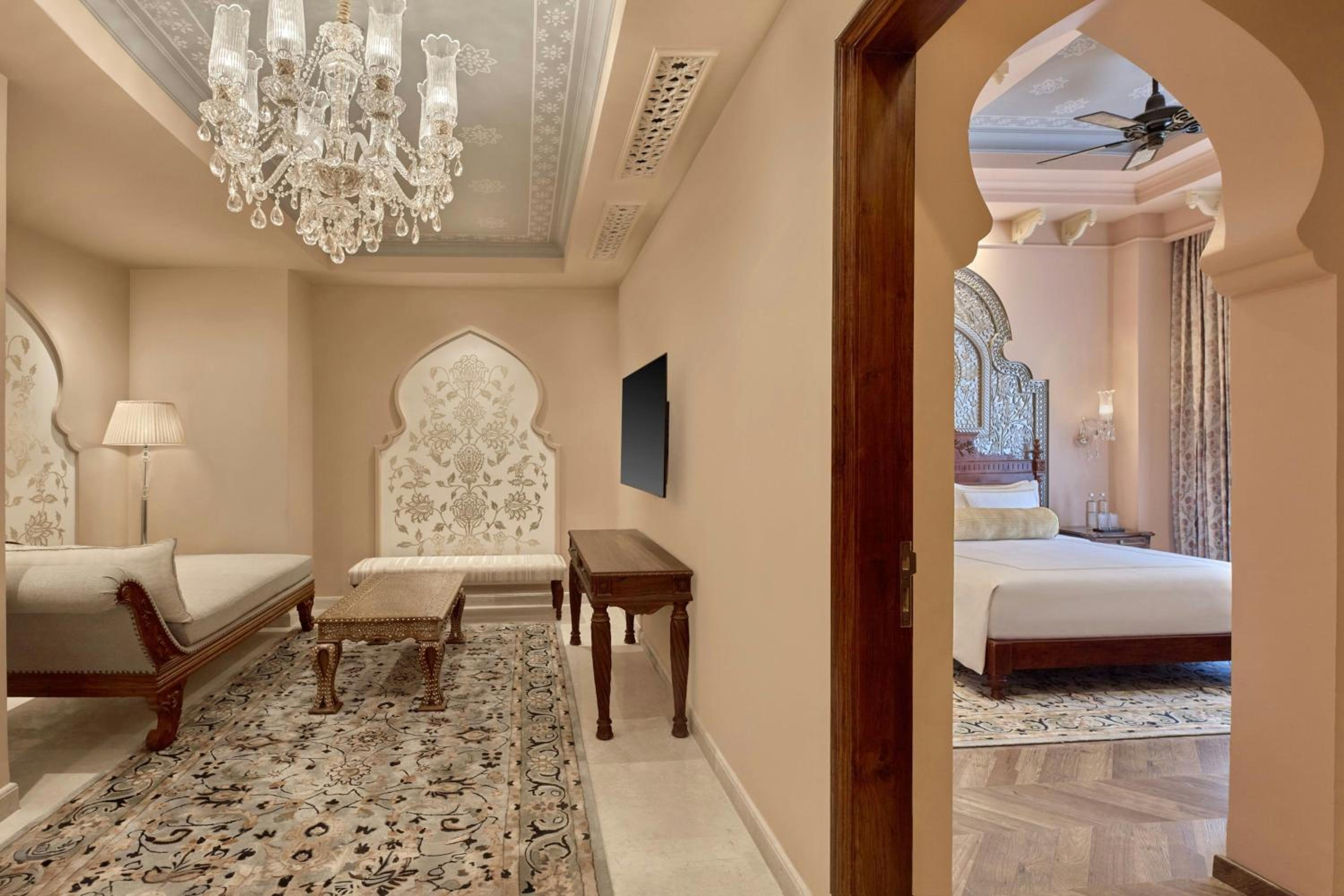 One-Bedroom Executive Heritage King Suite with Sofa Bed and Garden View