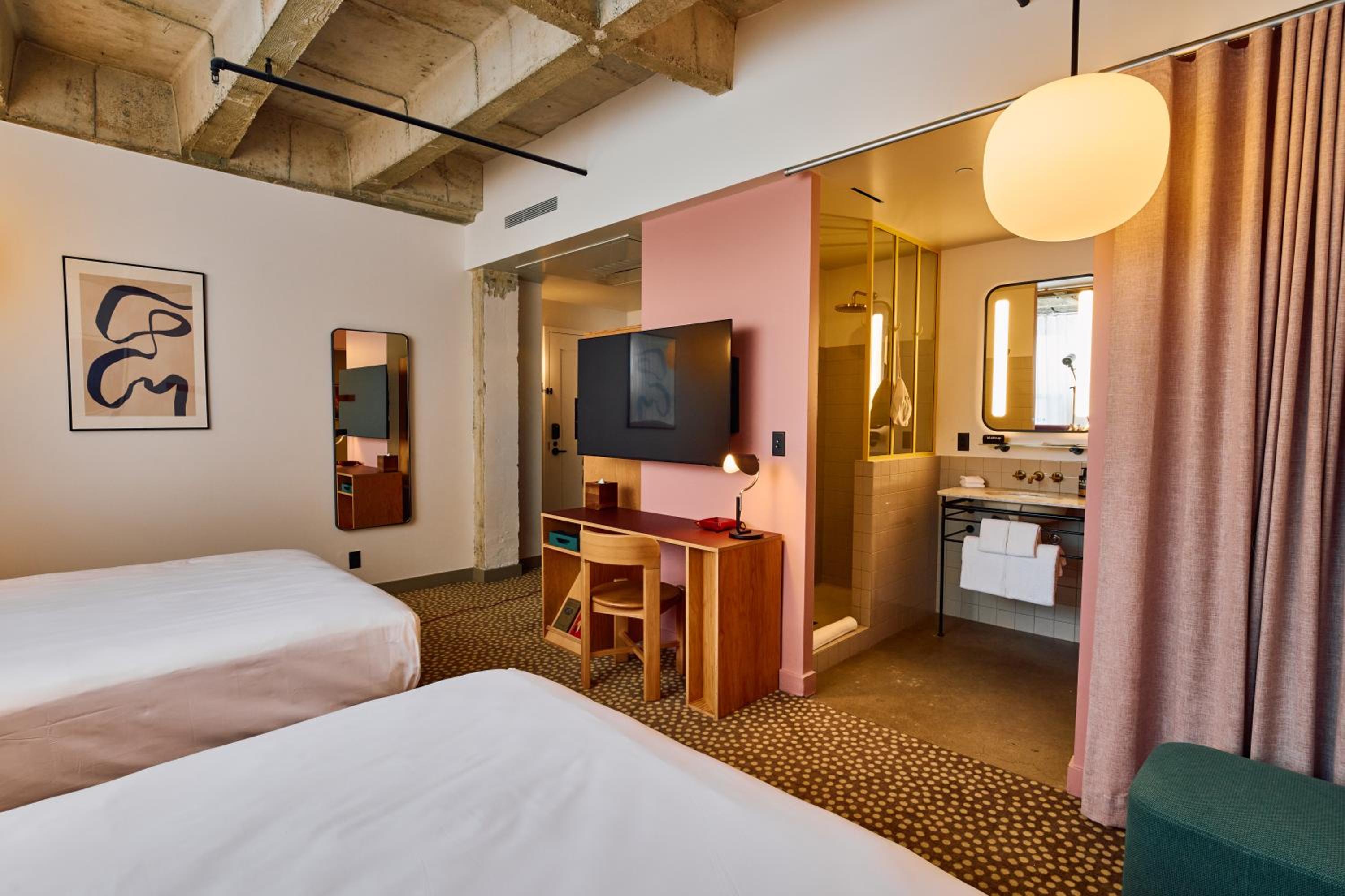	Accessible Double Queen Room (Renovated) photo 2
