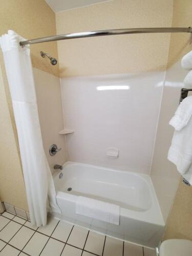 King Suite - Non-Smoking - Photo 1