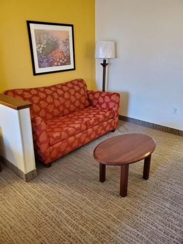 King Suite - Non-Smoking - Photo 2