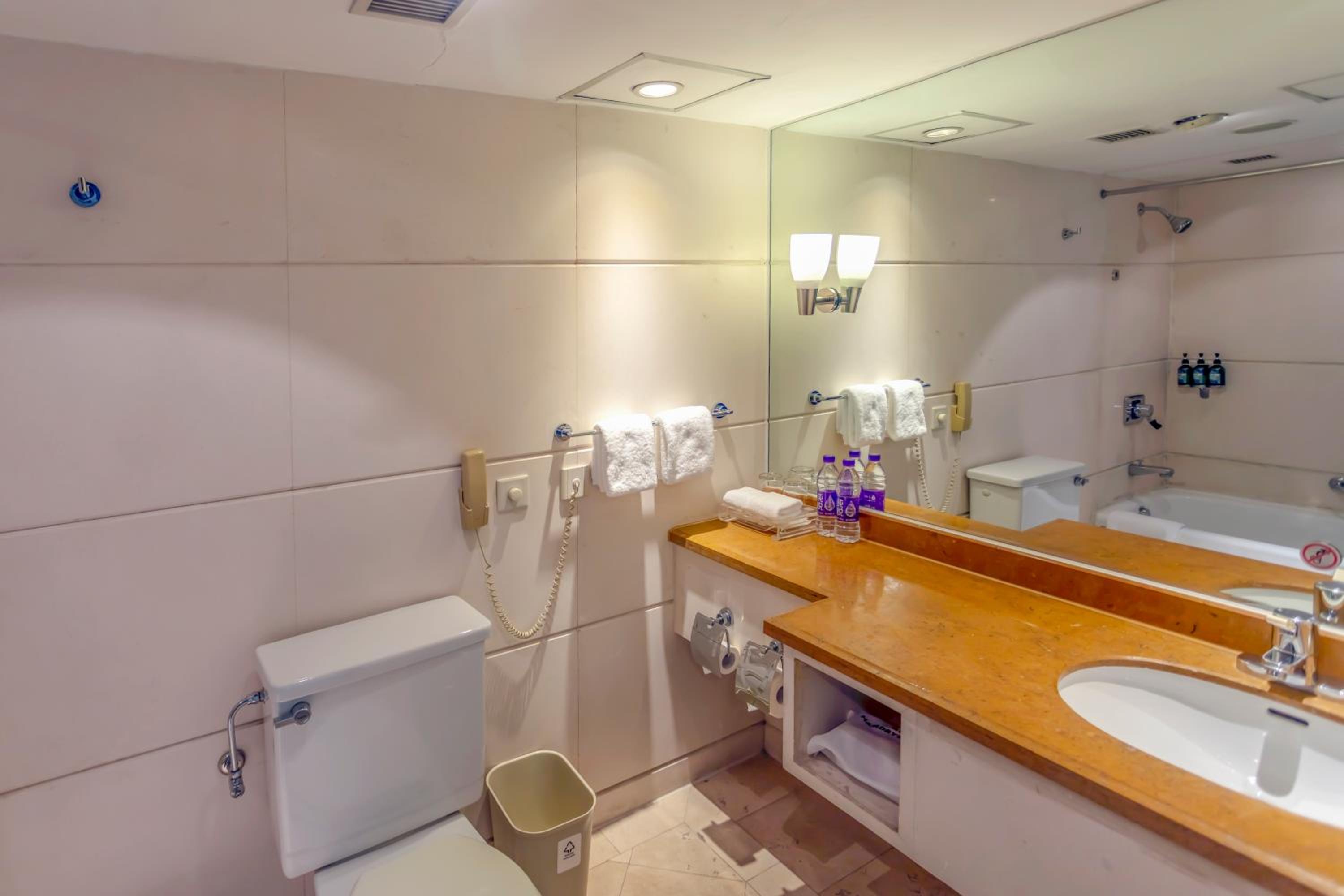 Deluxe Twin Room - Photo 1