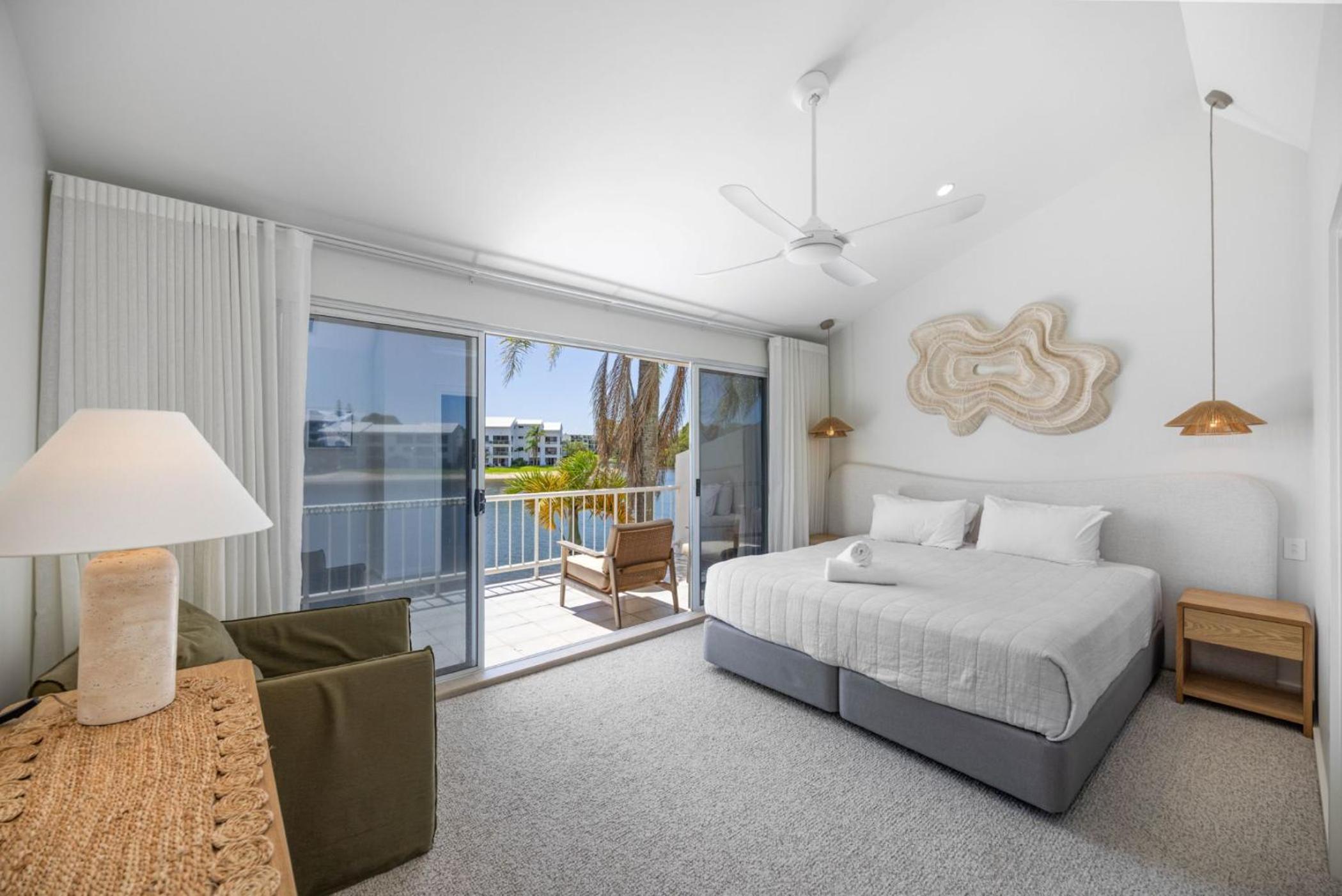 Three-Bedroom Waterfront Premium photo 3