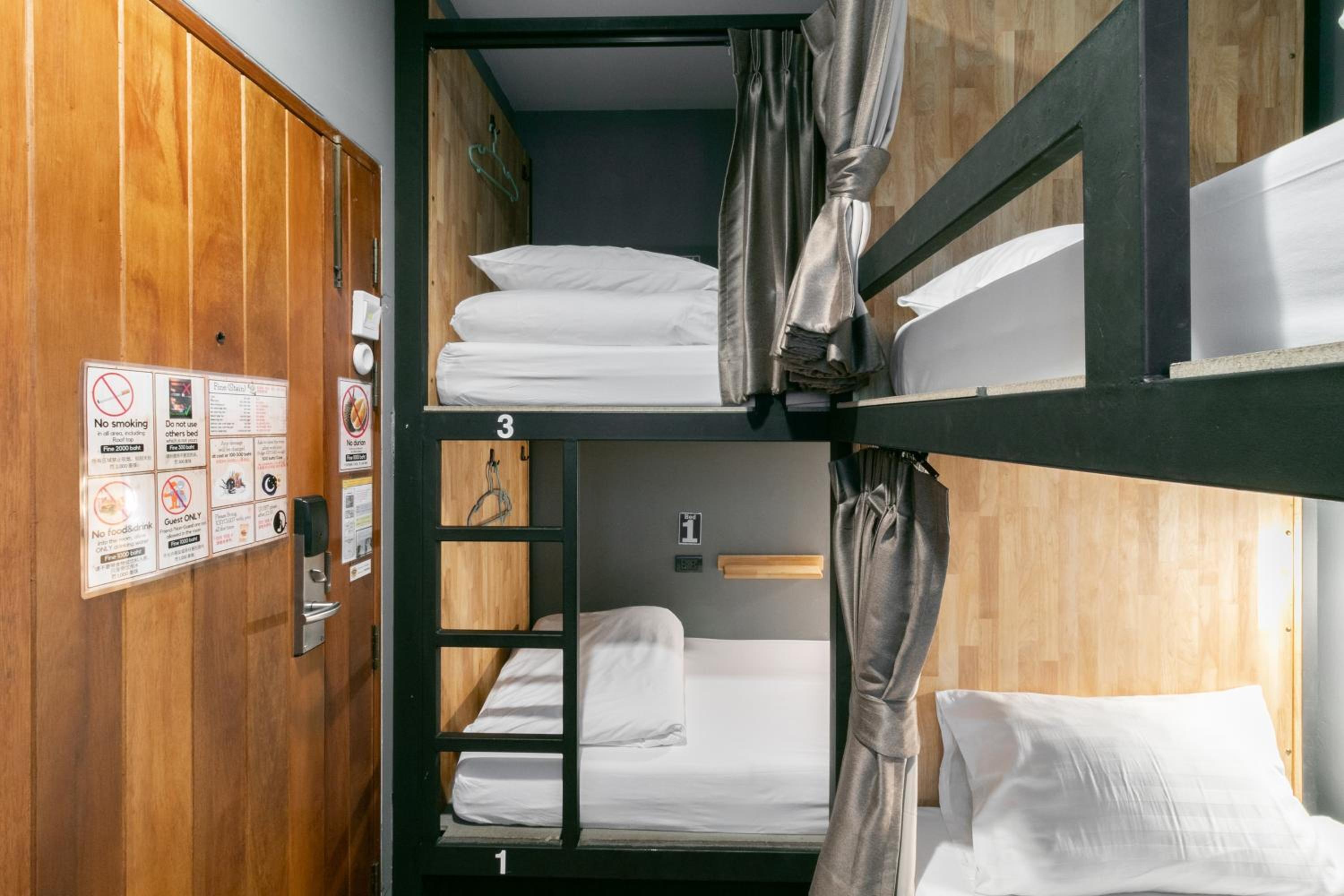 Bed in 4-Bed Female Dormitory Room photo 1