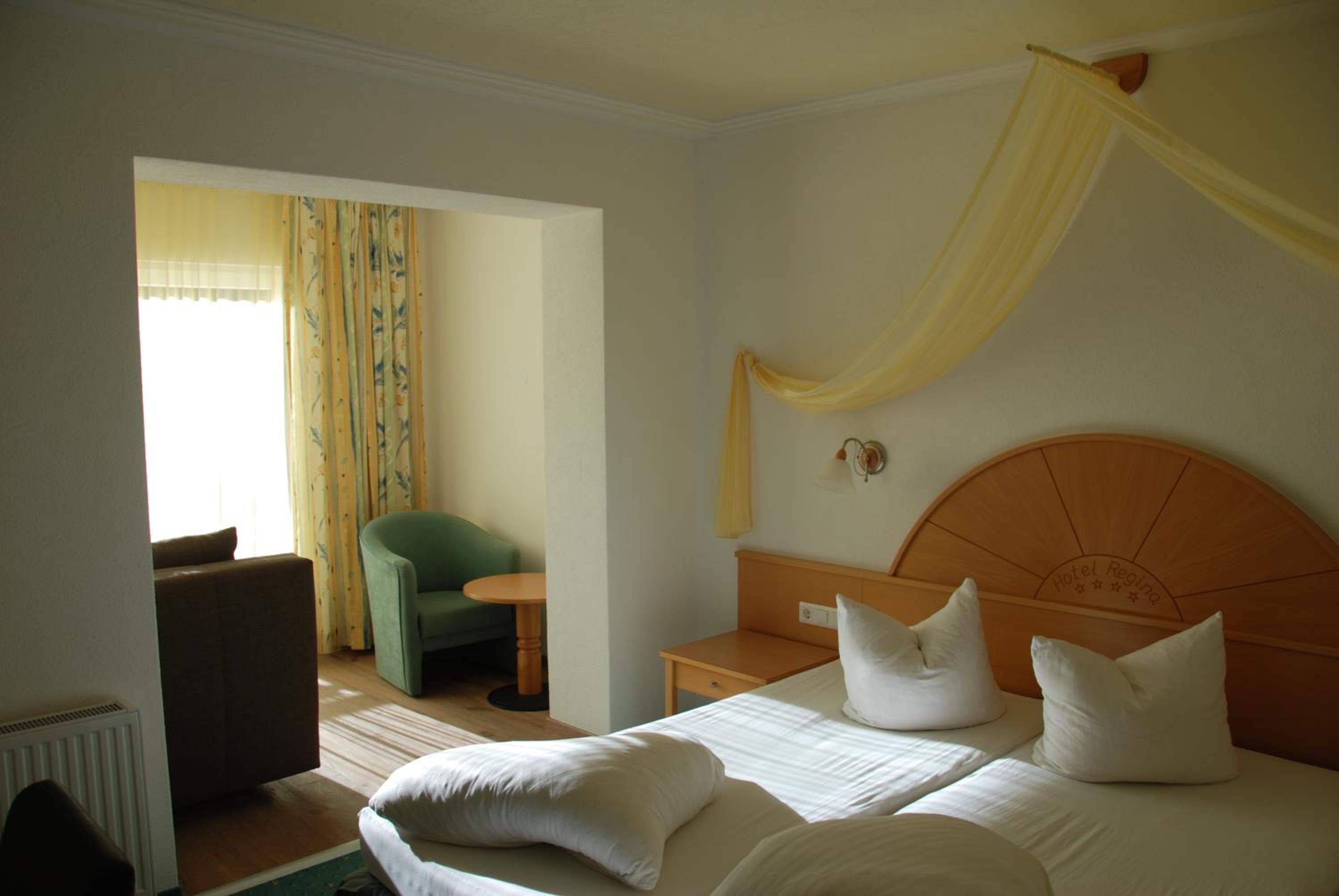 Twin Room with Mountain View (2 Adults) - Photo 2