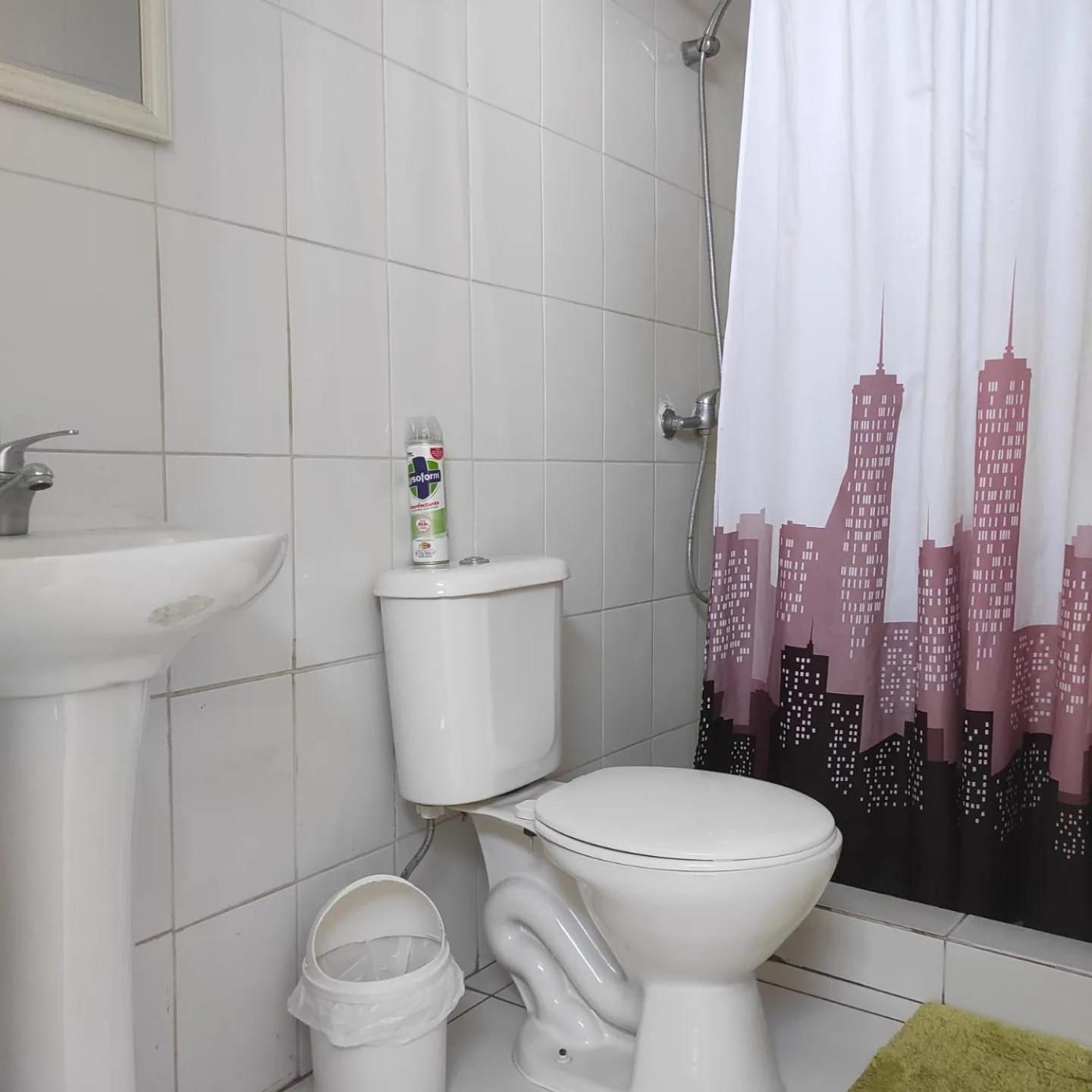 Family Room with Private Bathroom photo 2