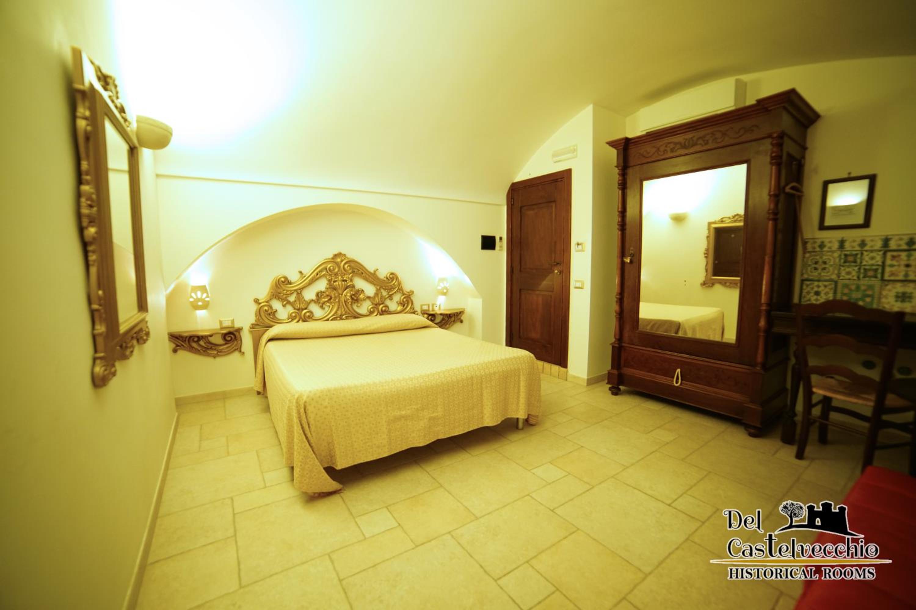 Double Room with Balcony - Photo 1