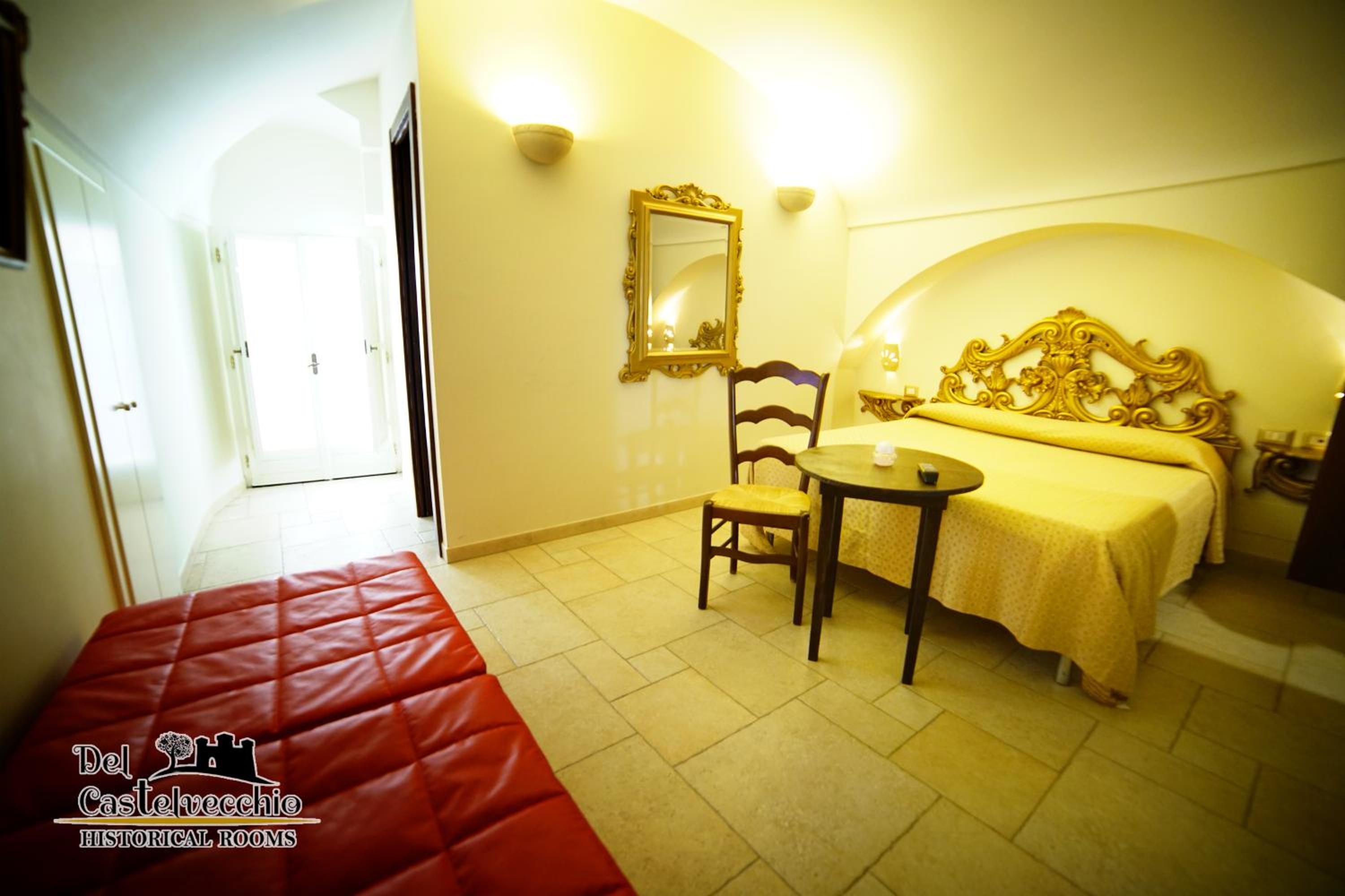 Double Room with Balcony - Photo 7