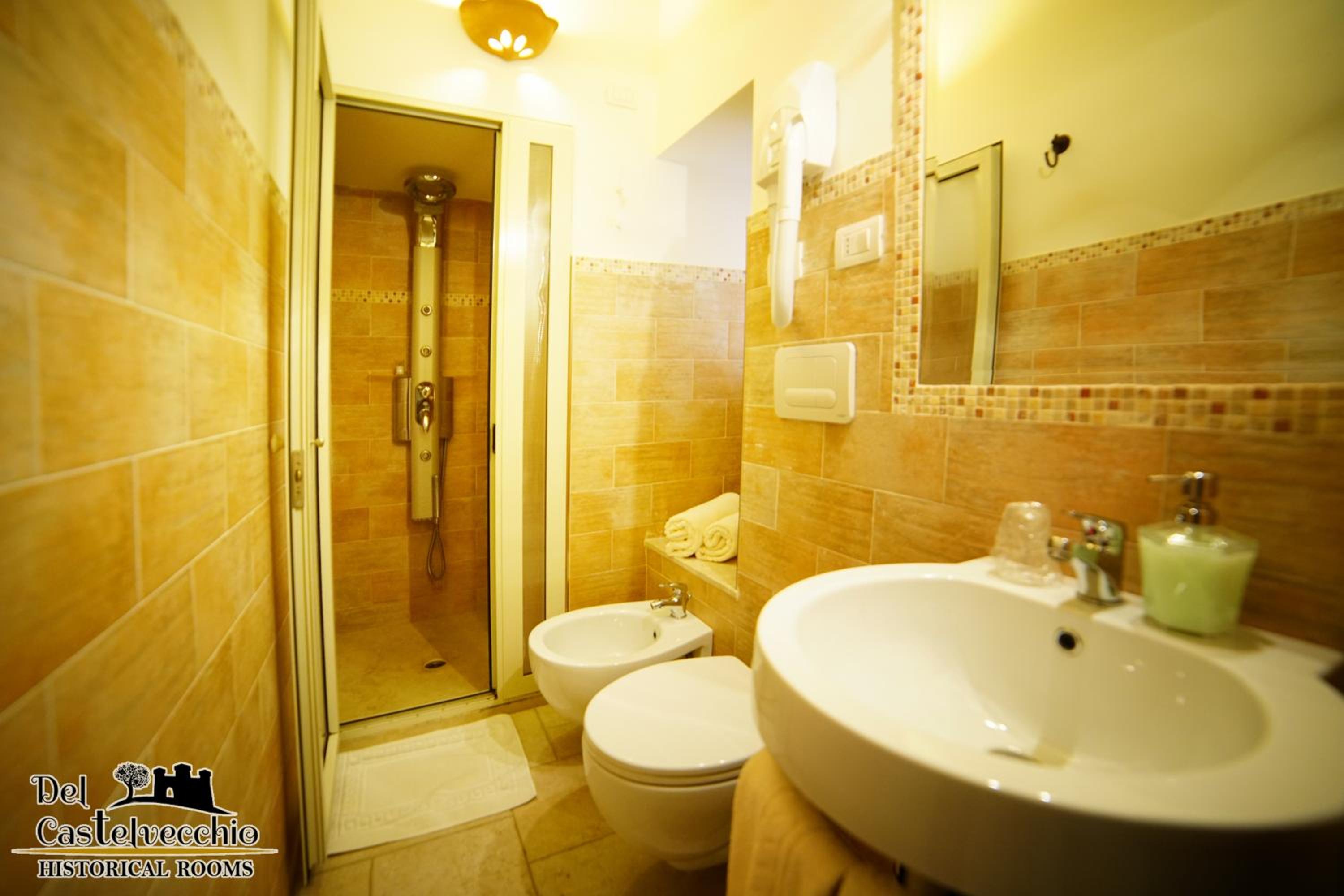 Small Double Room - Photo 3