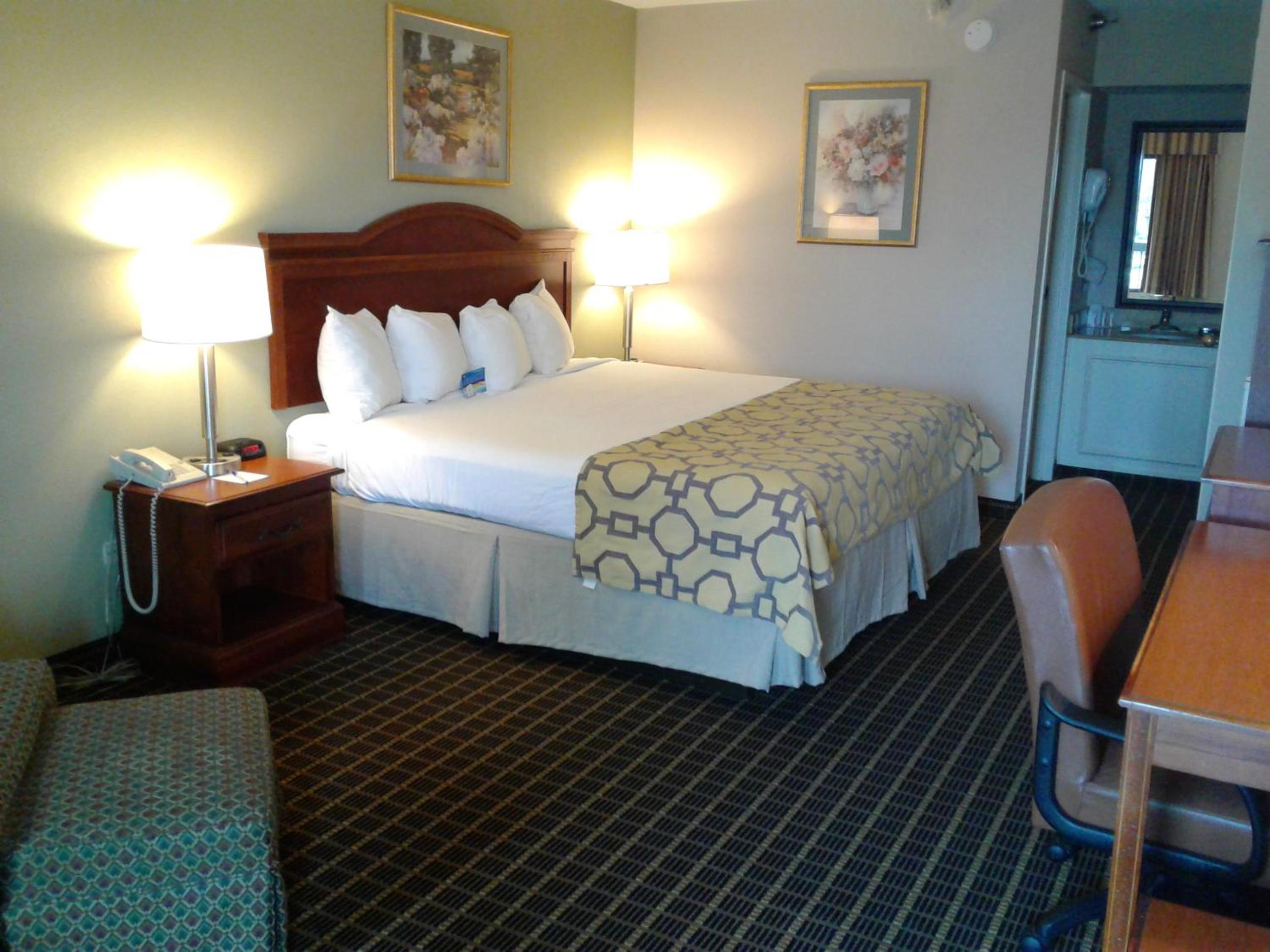 King Room with Jetted Tub - Non-Smoking - Photo 1