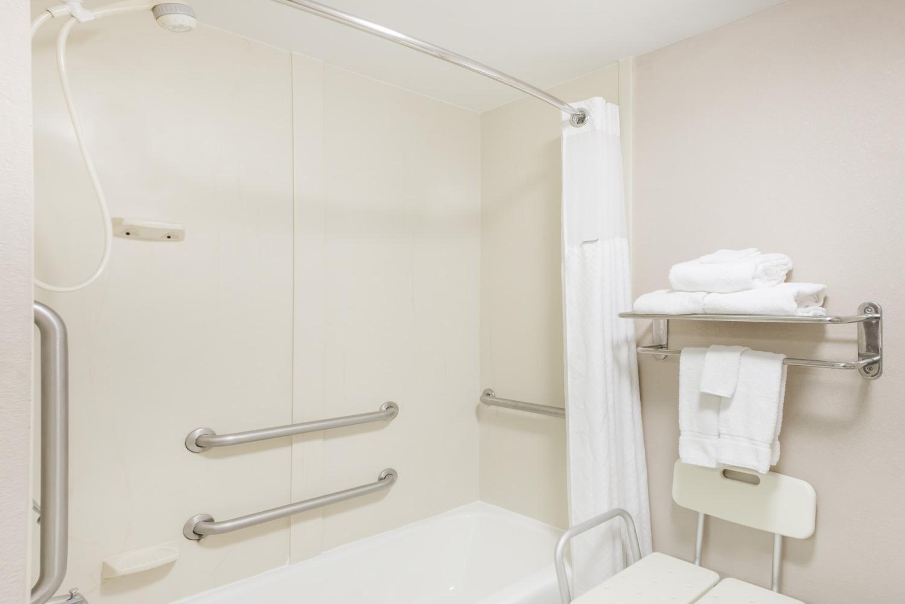 Queen Room - Disability Access/Non-Smoking - Photo 4