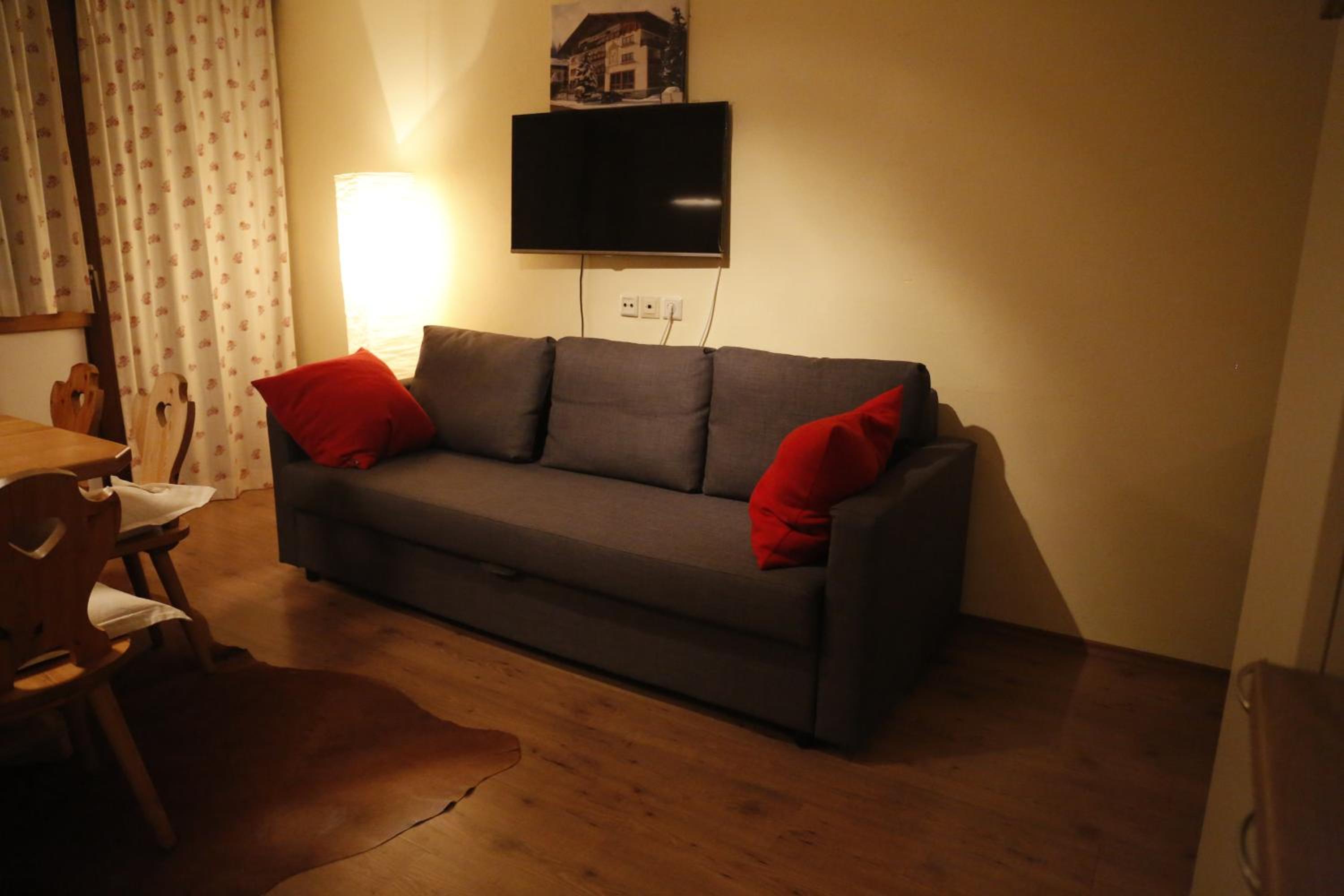 Apartment with Balcony photo 3
