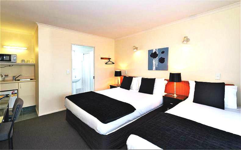 Twin Room - Photo 2
