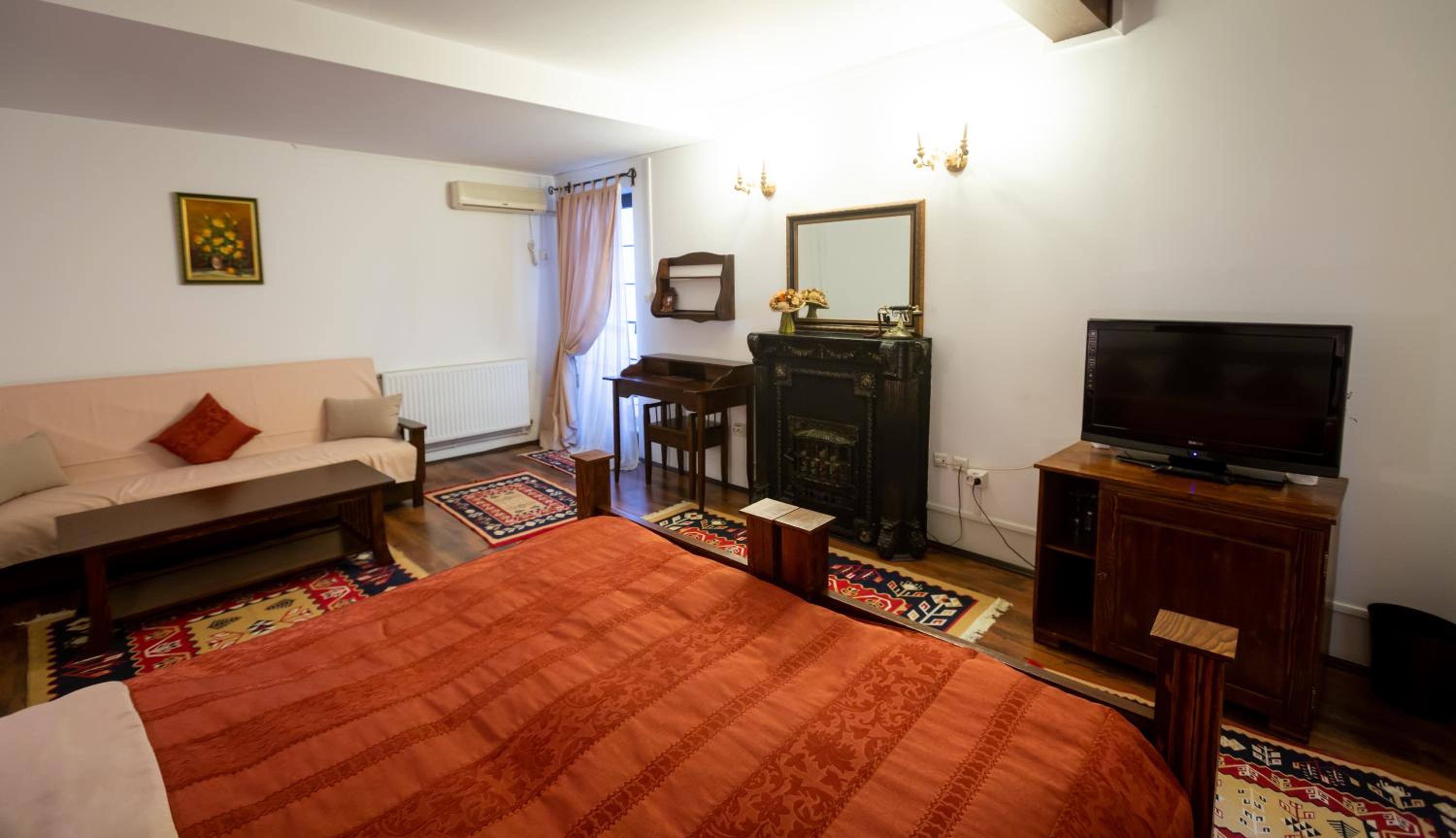 King Studio with Sofa Bed