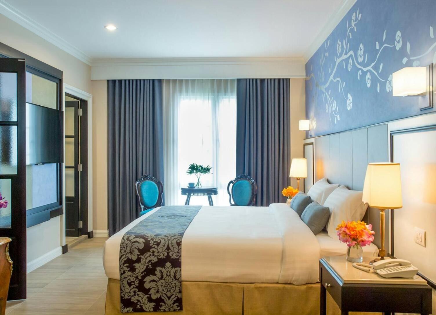 Grand Deluxe King Room