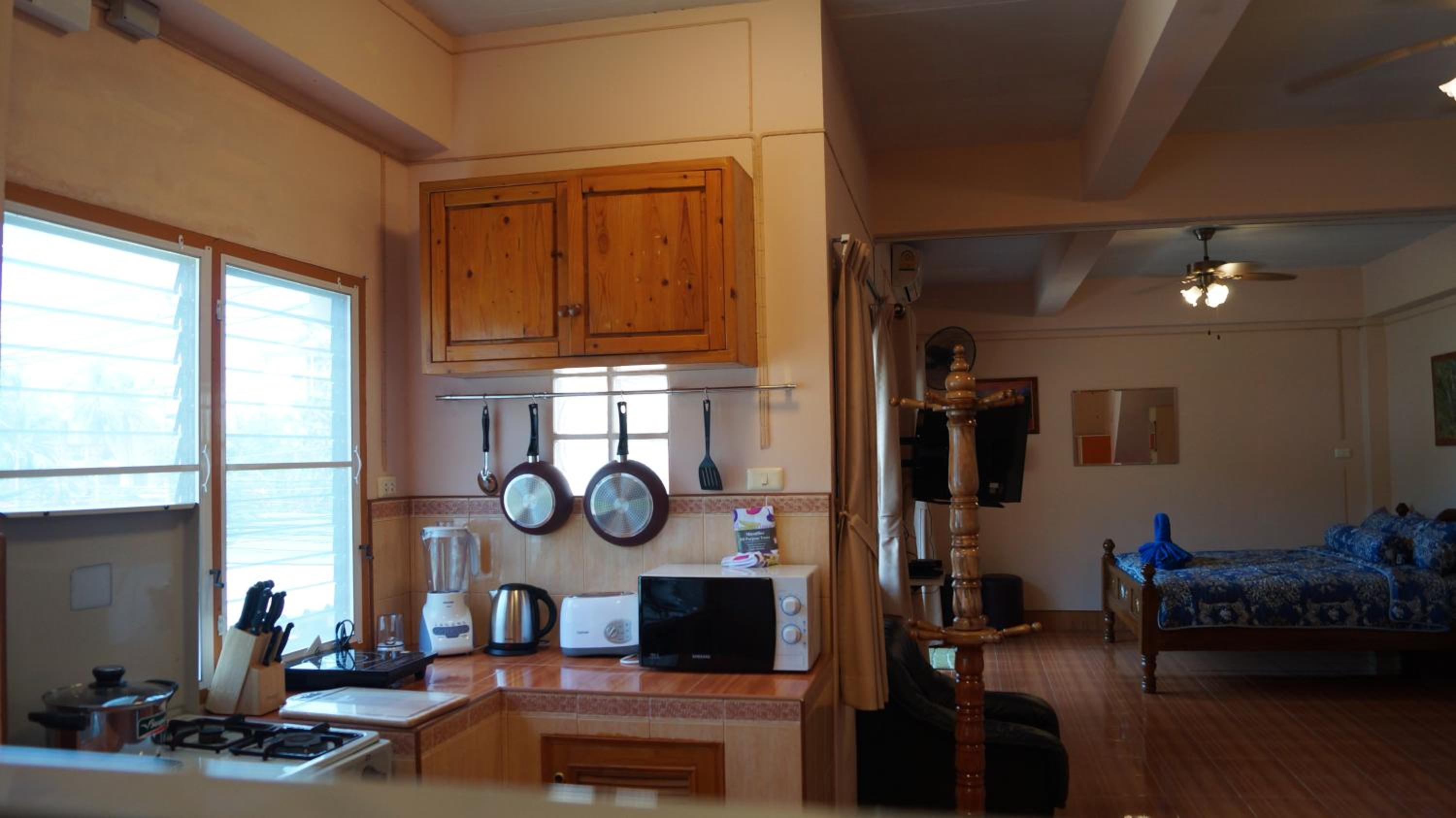 Studio Apartment - Photo 28