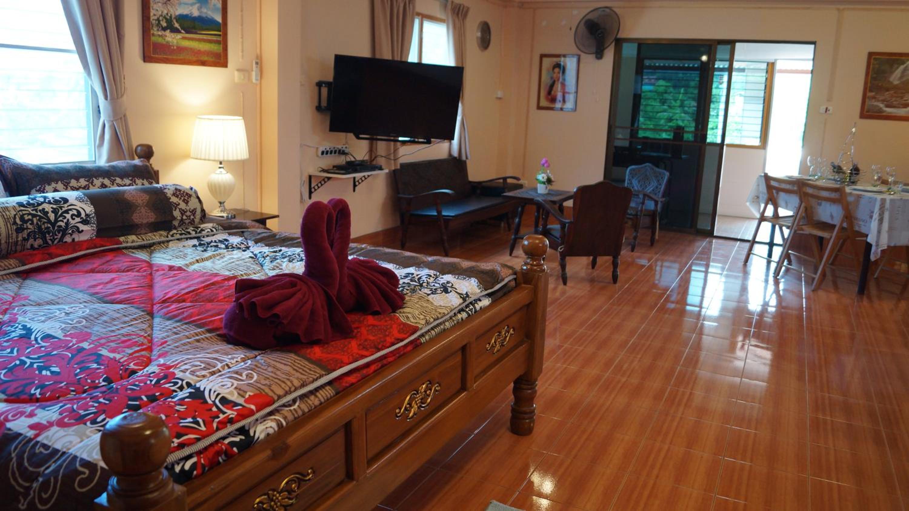 Studio Apartment - Photo 35