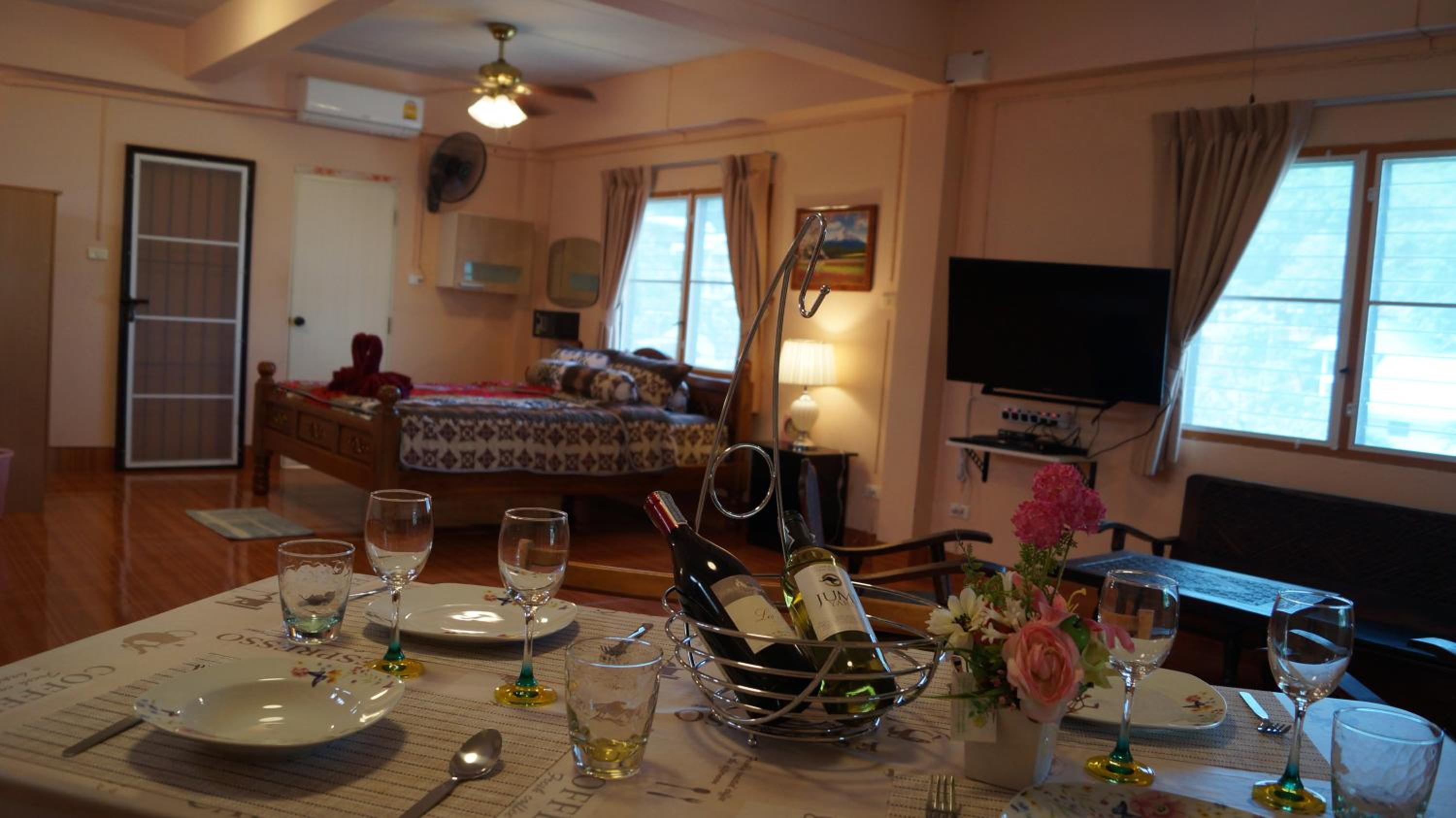 Studio Apartment - Photo 37