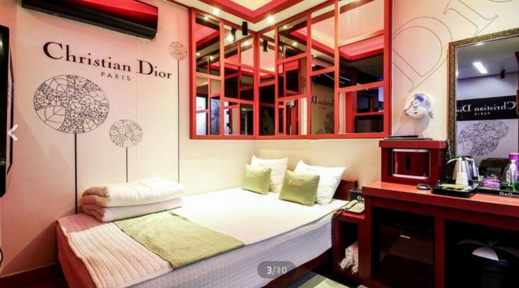 Double Room with Spa Bath - Photo 9