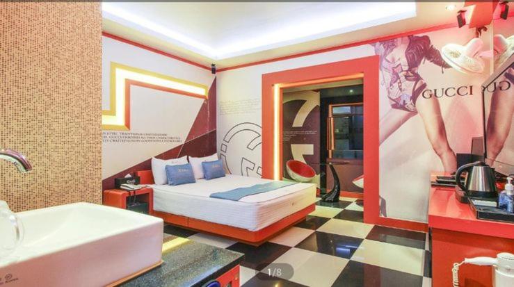 Double or Twin Room with Private Bathroom - Photo 6